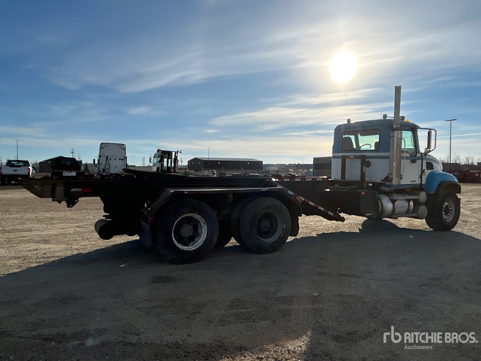 2003 Mack CV713