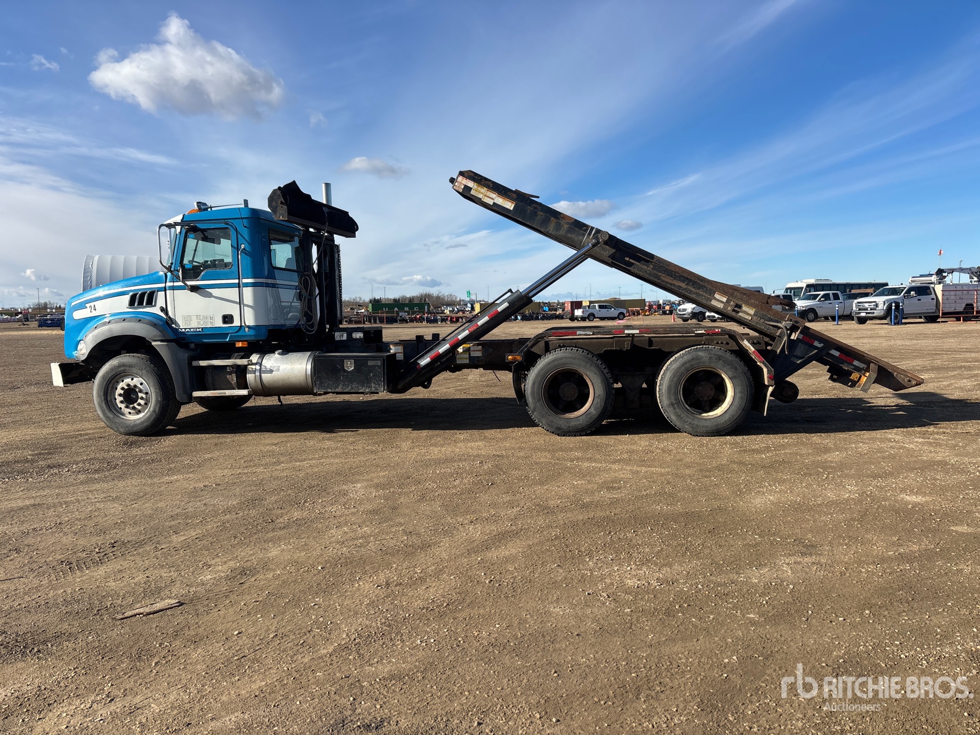 2007 Mack 700