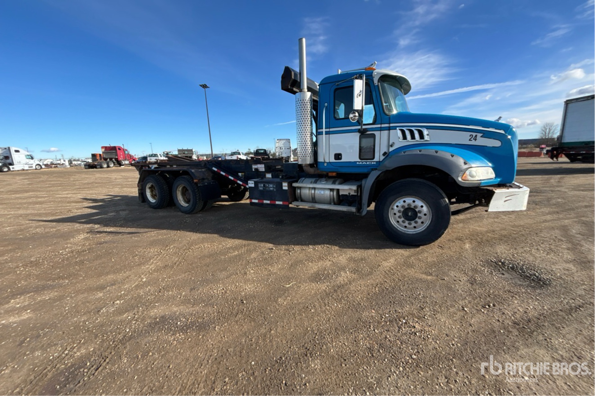 2007 Mack 700