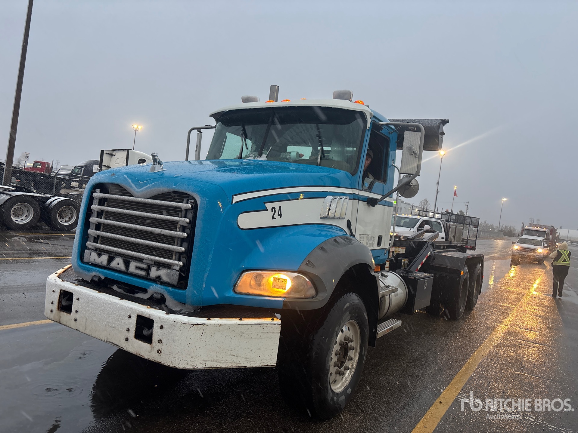2007 Mack 700