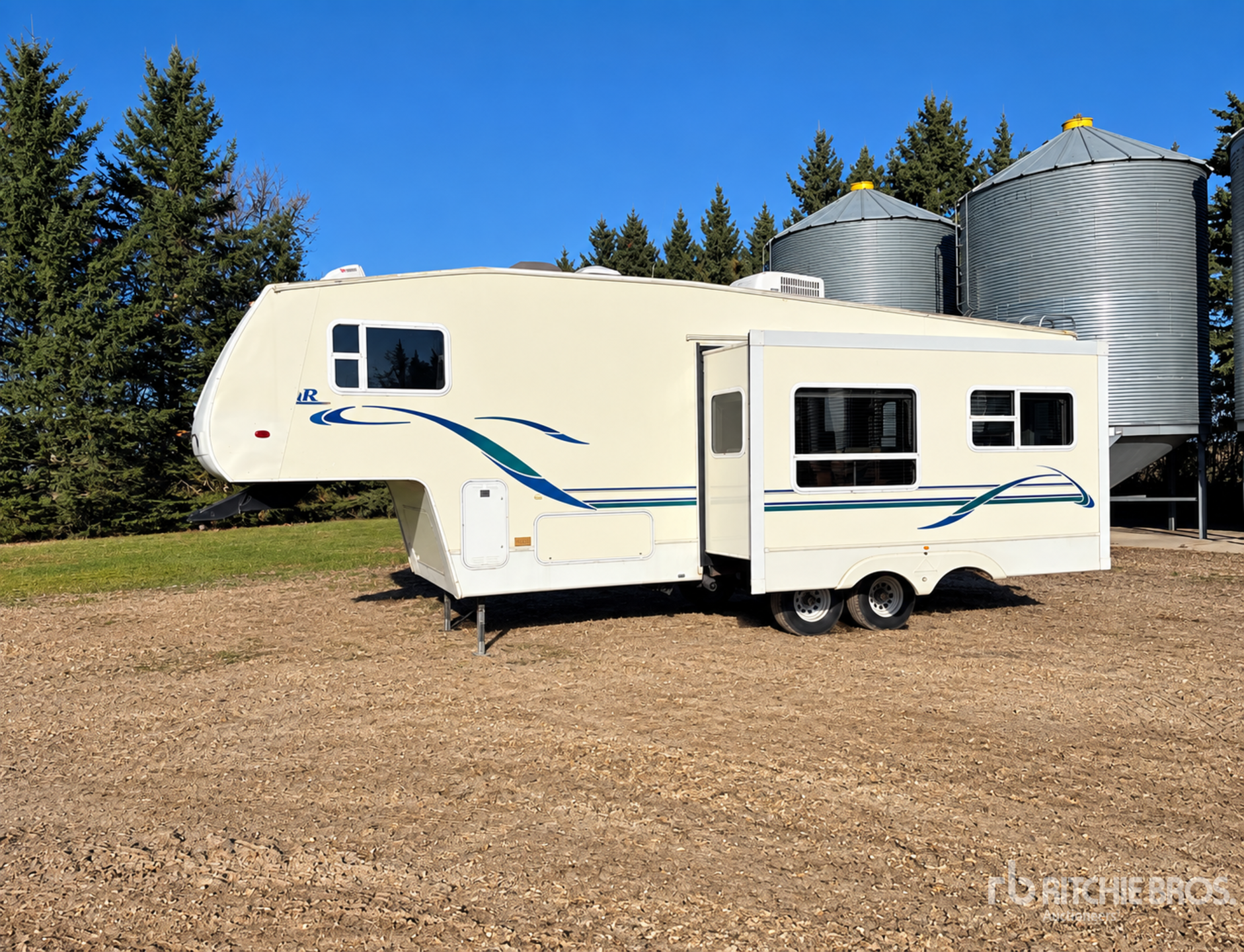  Keystone 28 ft T/A