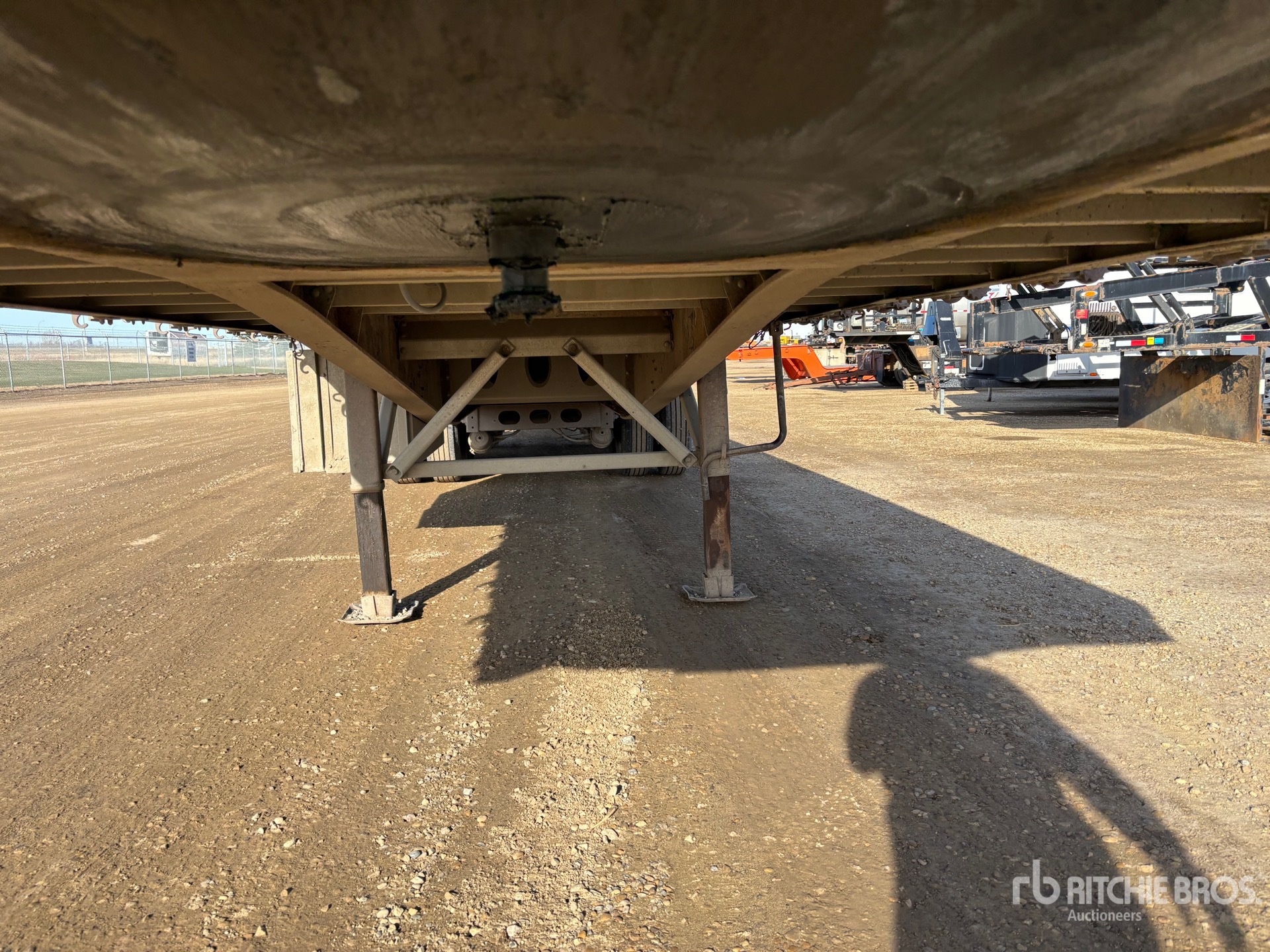 2011 Wilson 32 FT SUPER B-TRAIN LEAD