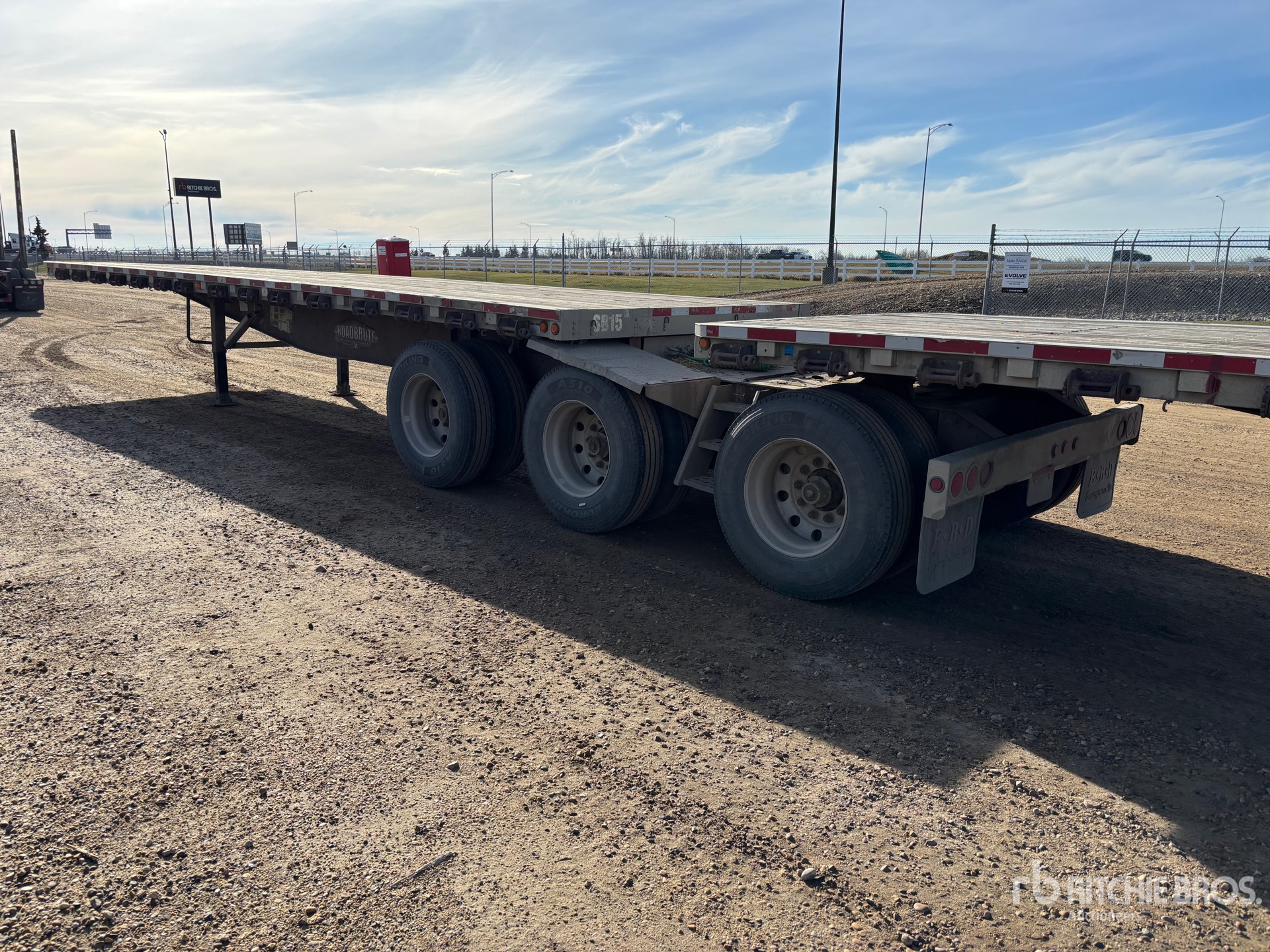 2011 Wilson 32 FT SUPER B-TRAIN LEAD
