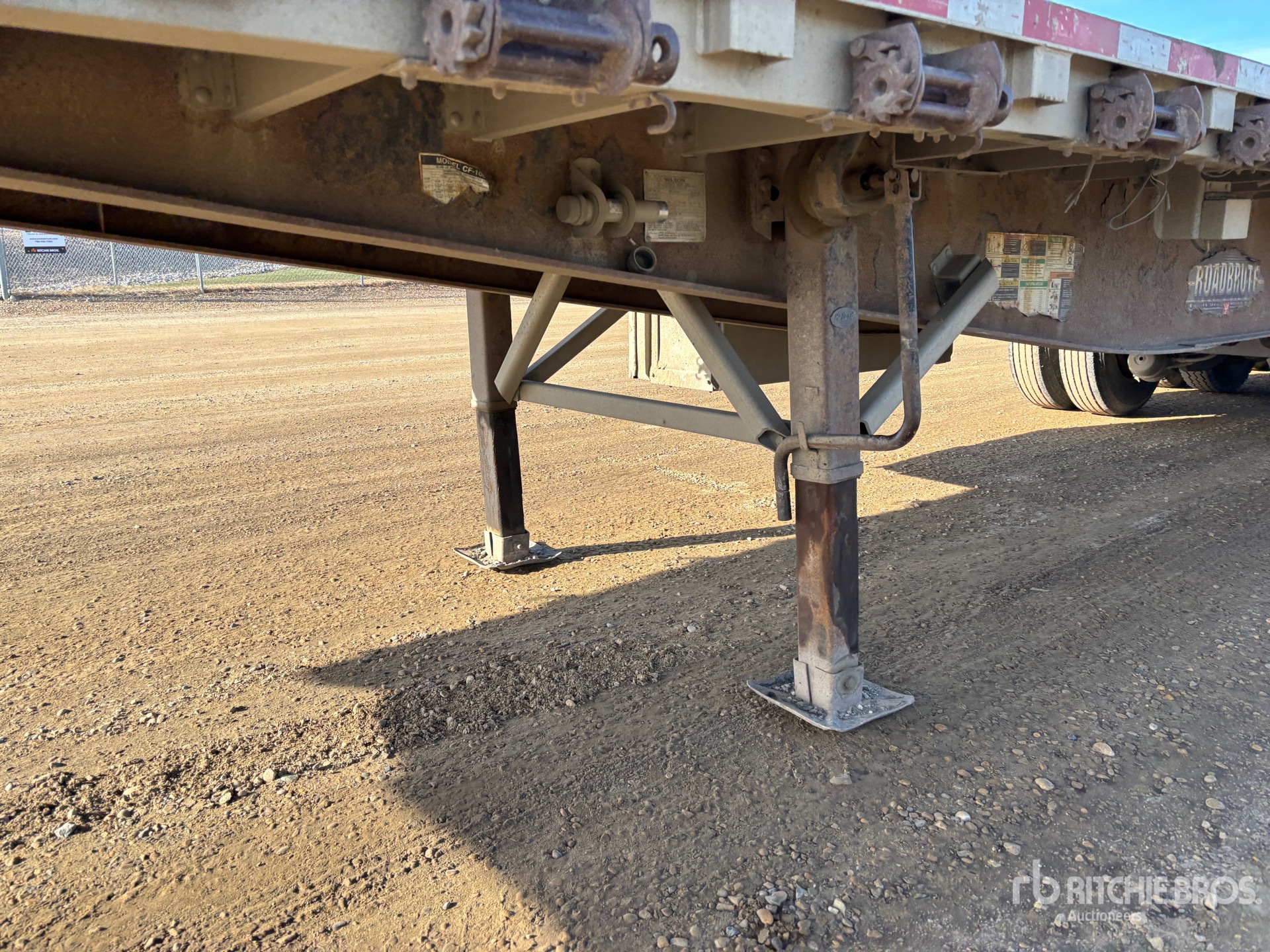 2011 Wilson 32 FT SUPER B-TRAIN LEAD