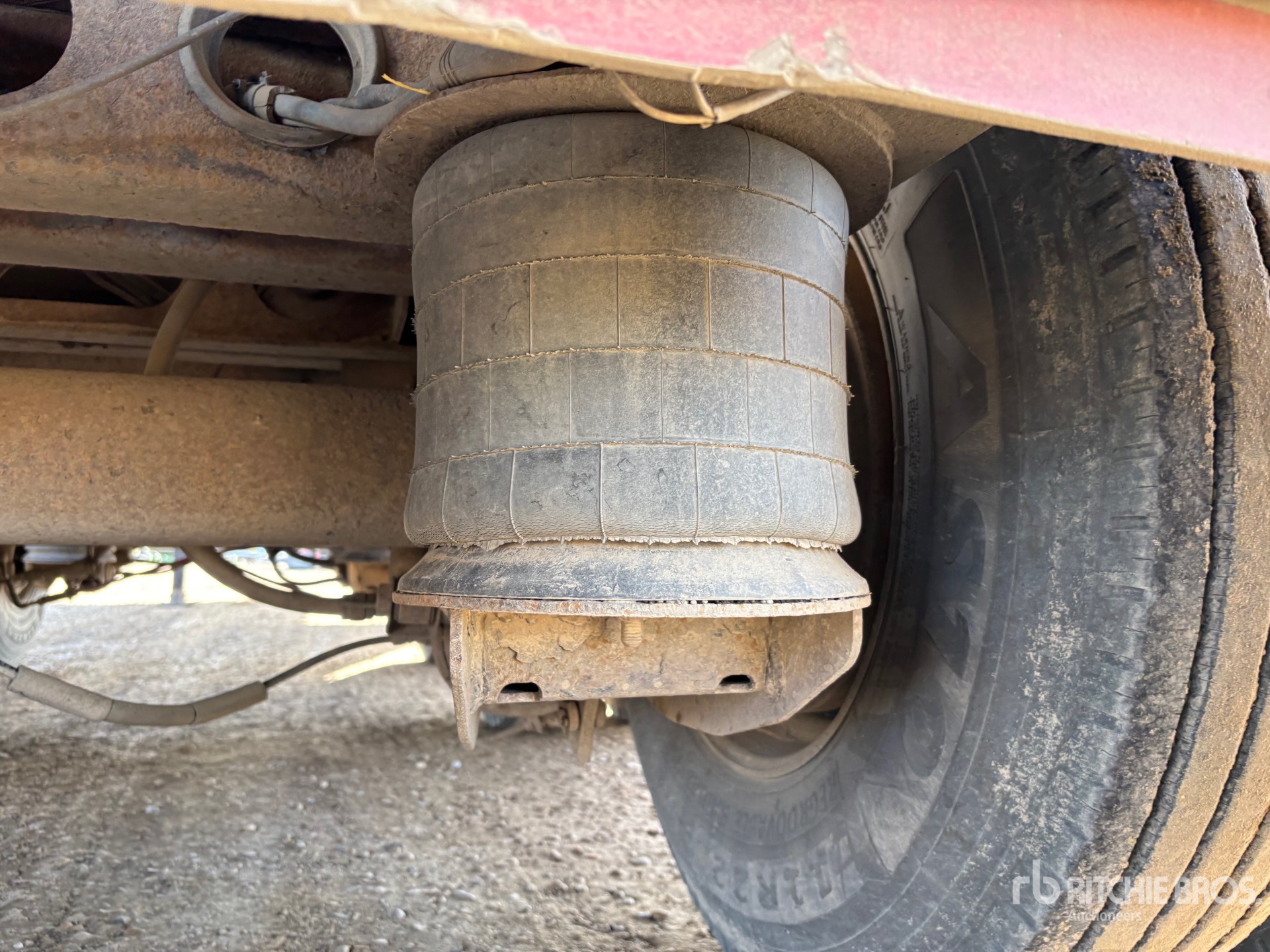 2011 Wilson 32 FT SUPER B-TRAIN LEAD