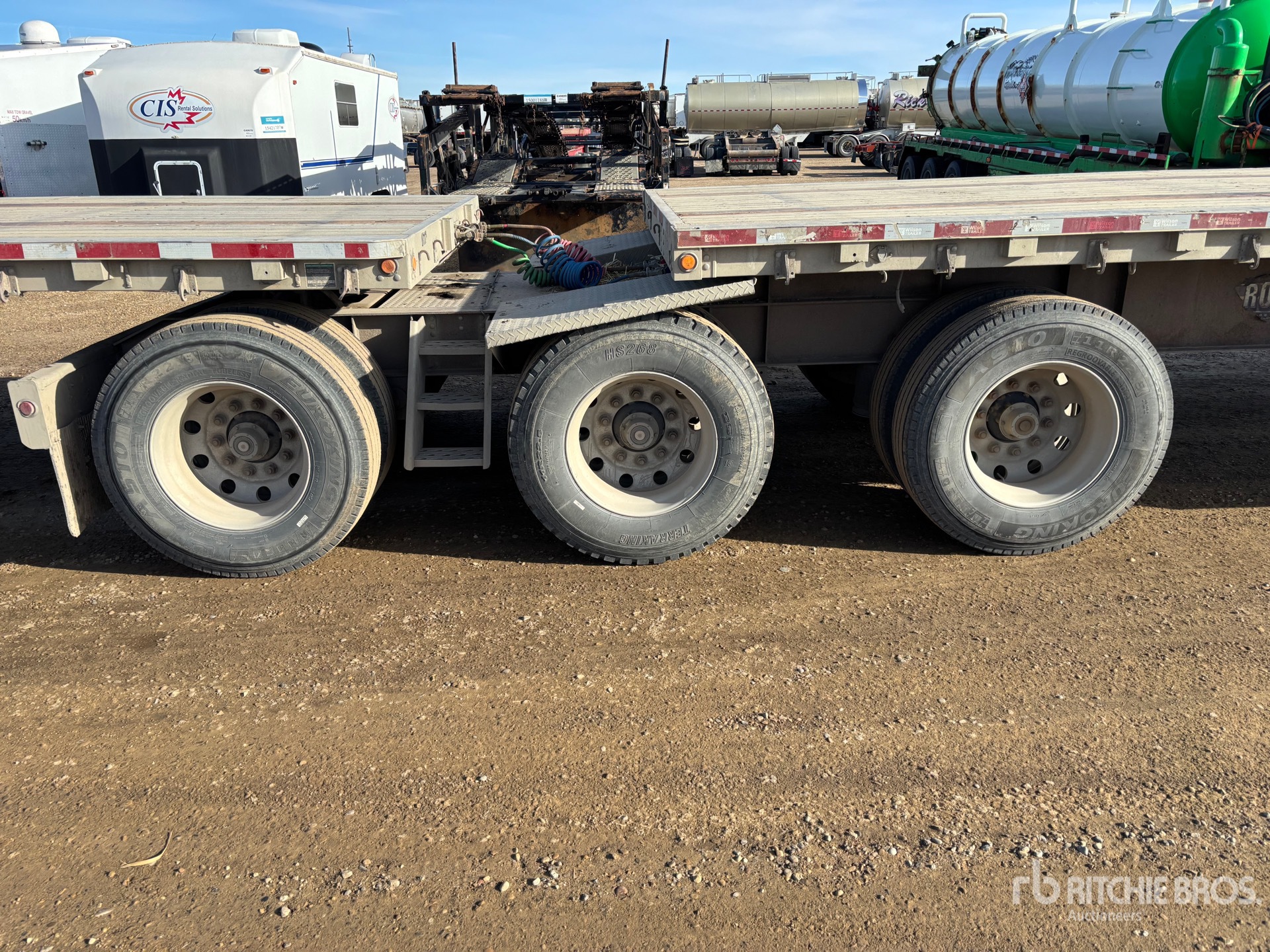 2011 Wilson 32 FT SUPER B-TRAIN LEAD