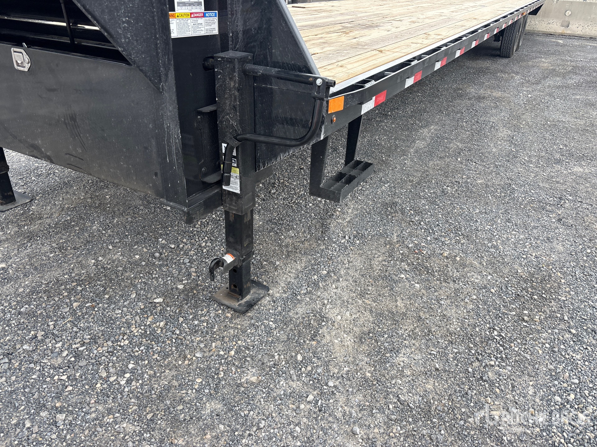 2027 Delco 7000 lb 40 ft T/A Gooseneck