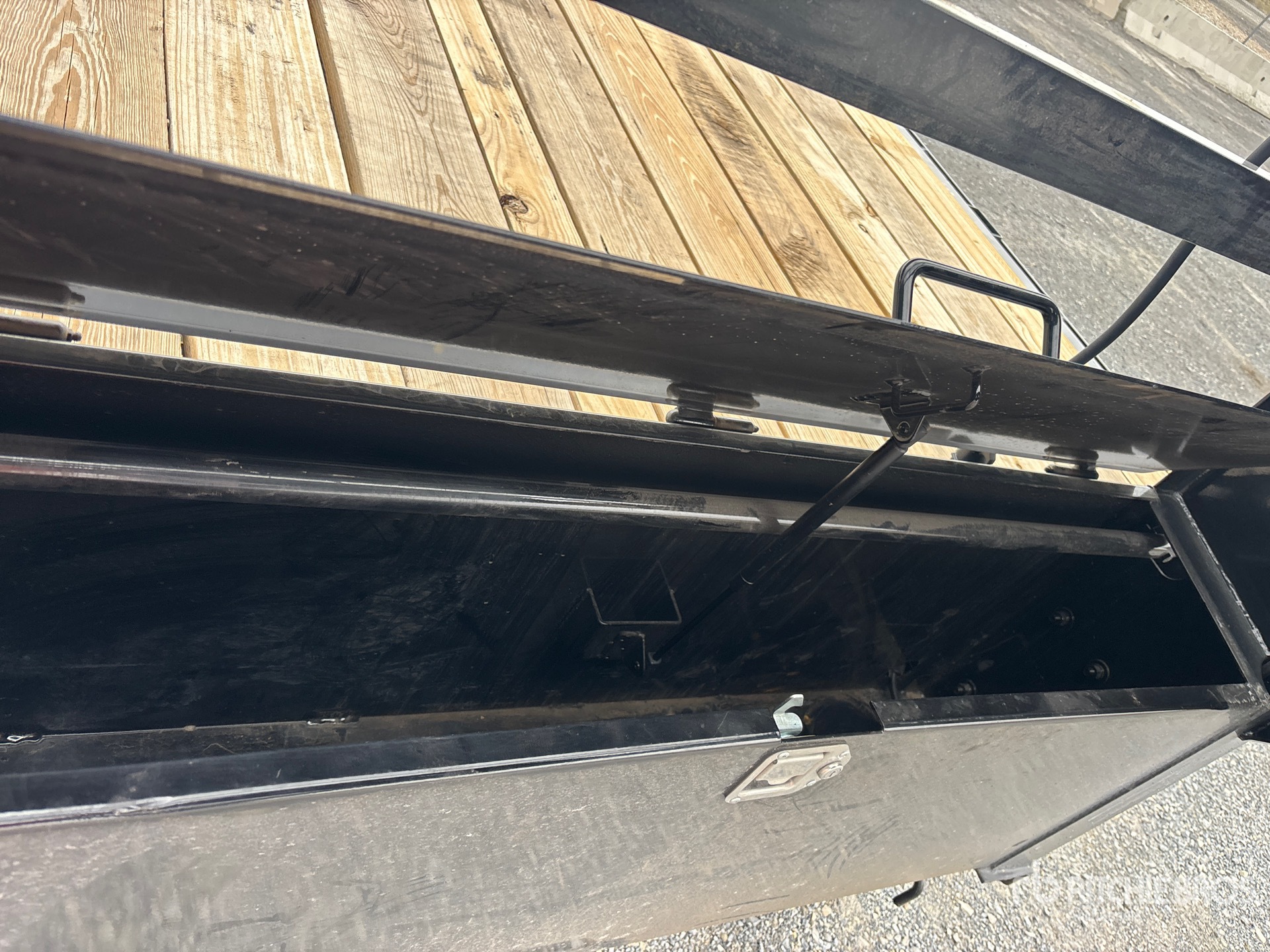 2027 Delco 7000 lb 40 ft T/A Gooseneck