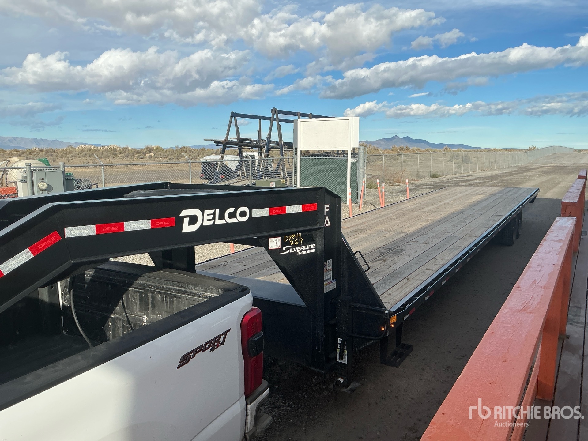 2027 Delco 7000 lb 40 ft T/A Gooseneck