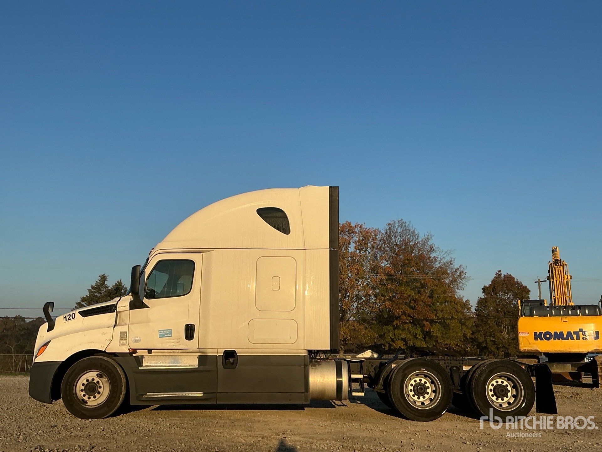 2020 Freightliner CASCADIA 126