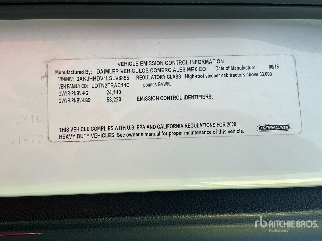 2020 Freightliner CASCADIA 126