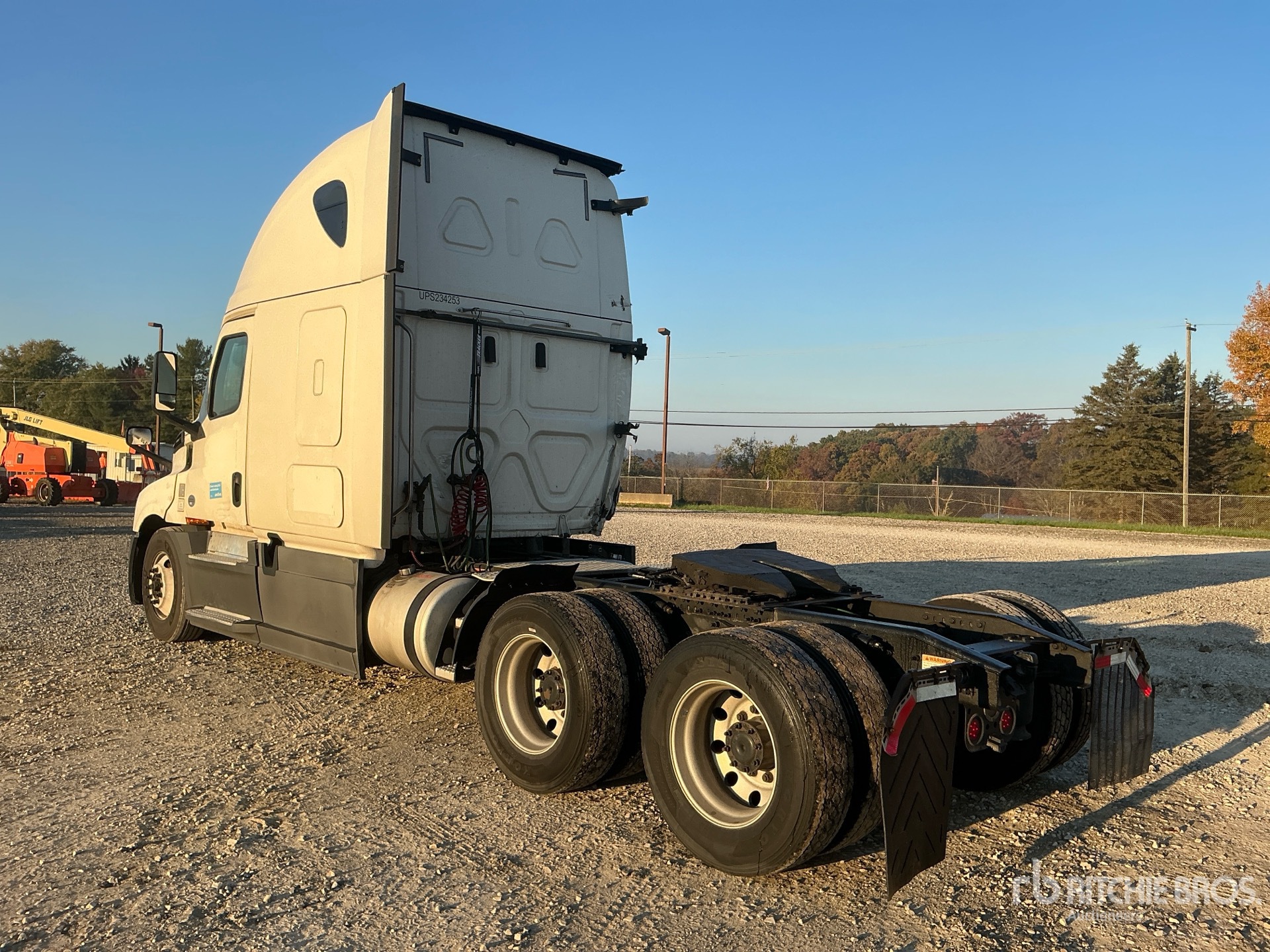 2020 Freightliner CASCADIA 126