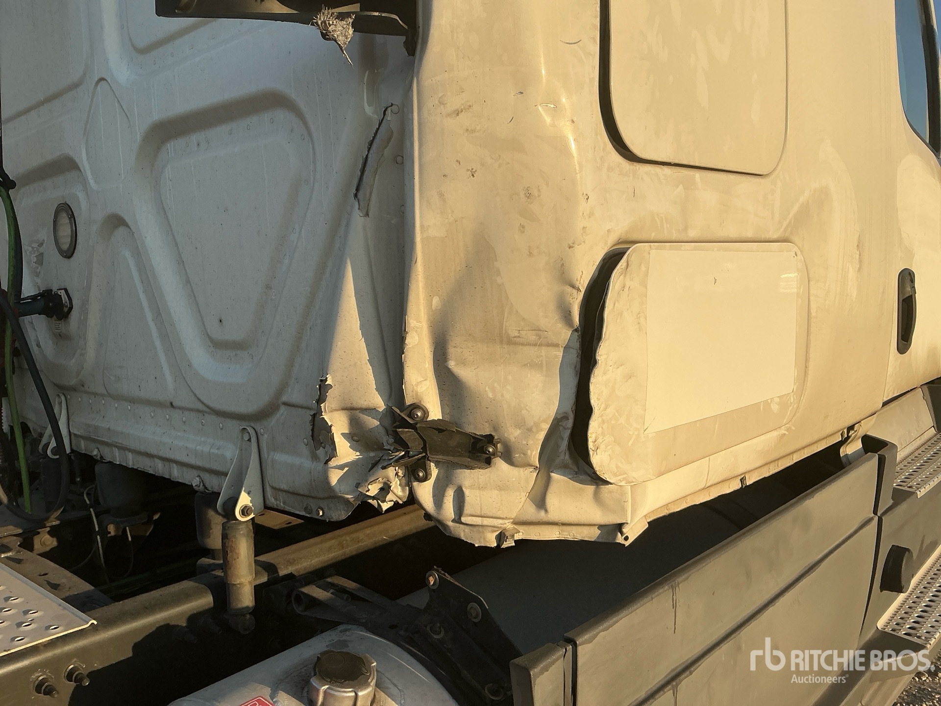 2020 Freightliner CASCADIA 126