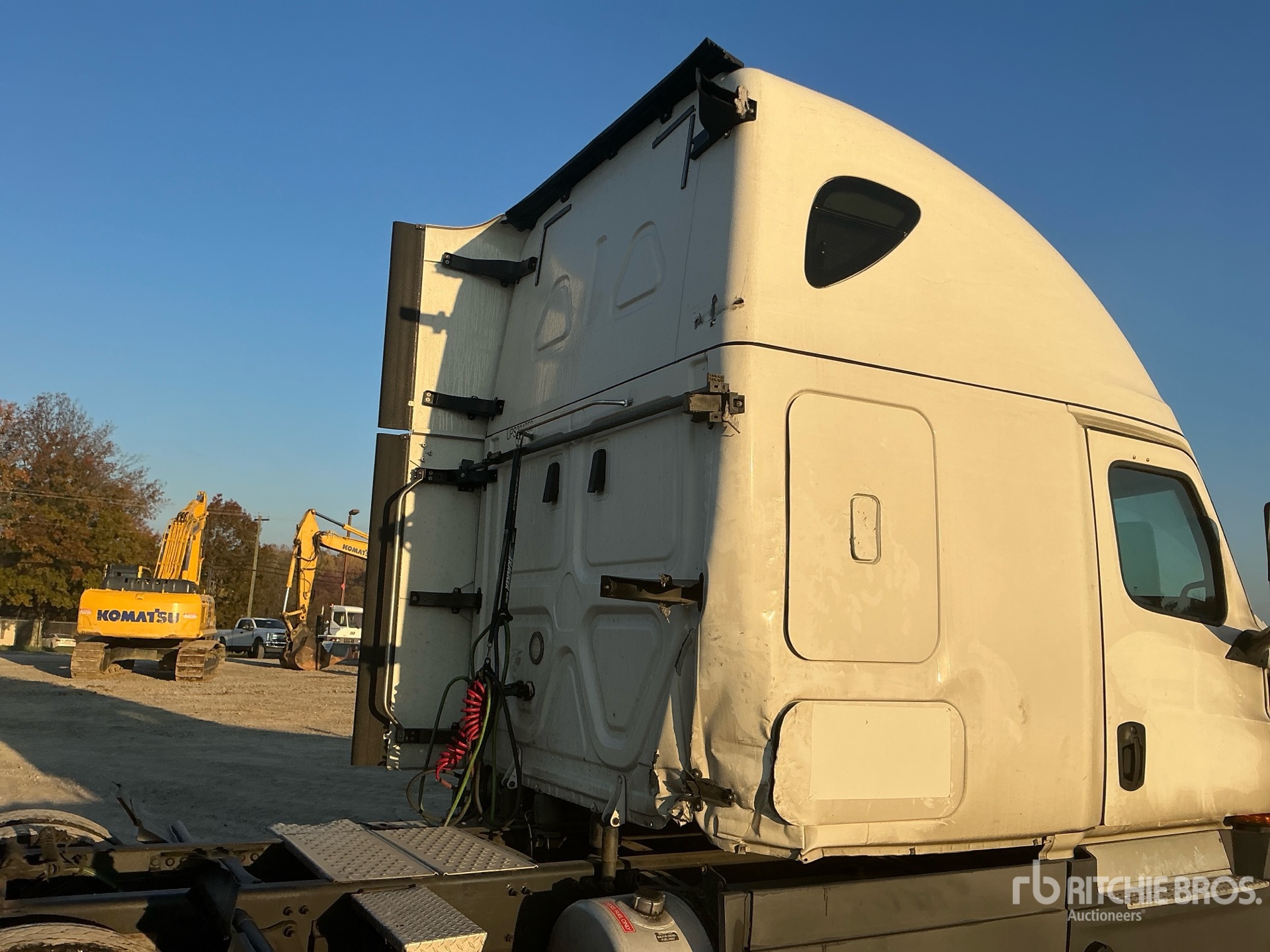 2020 Freightliner CASCADIA 126