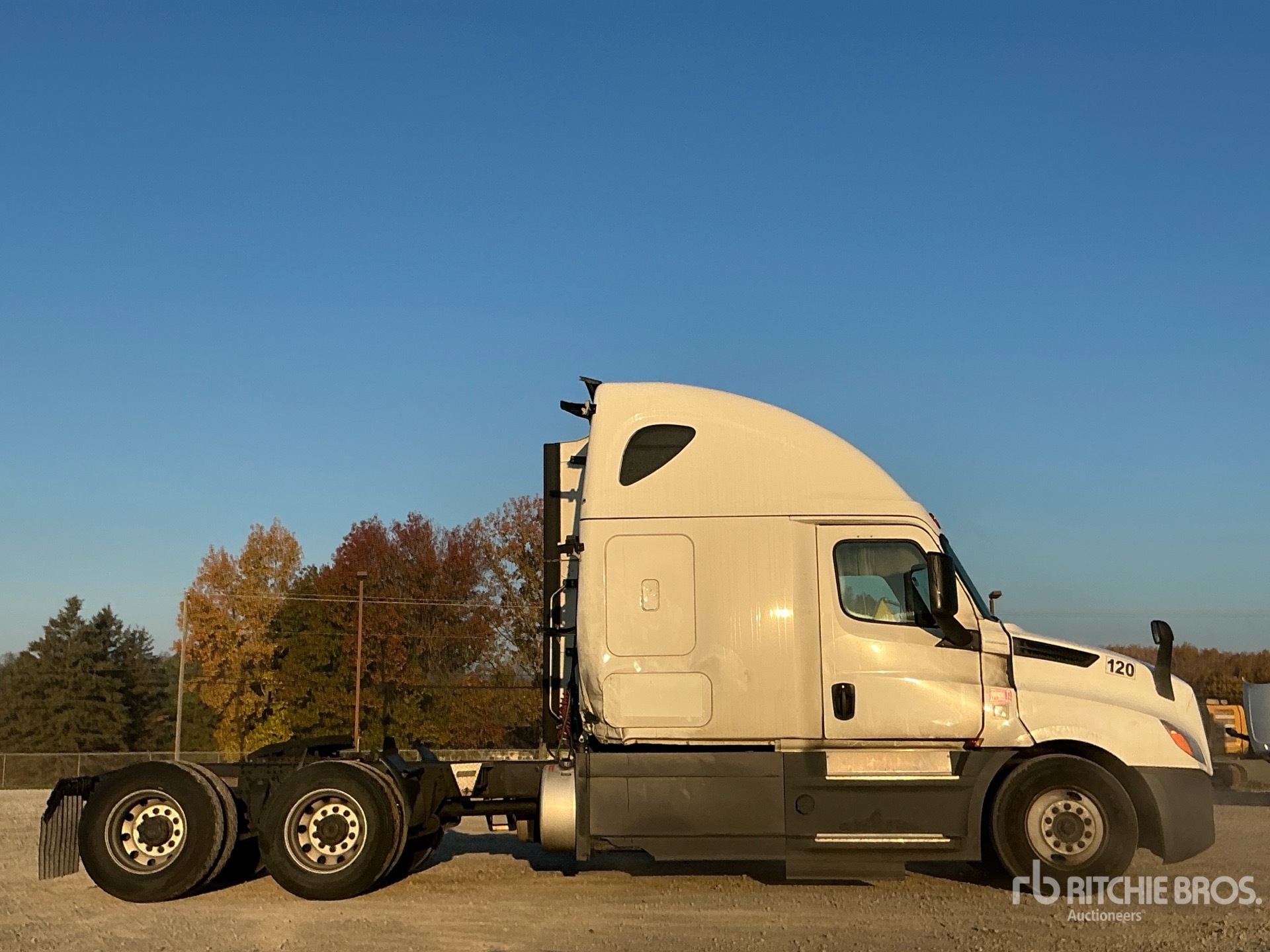 2020 Freightliner CASCADIA 126