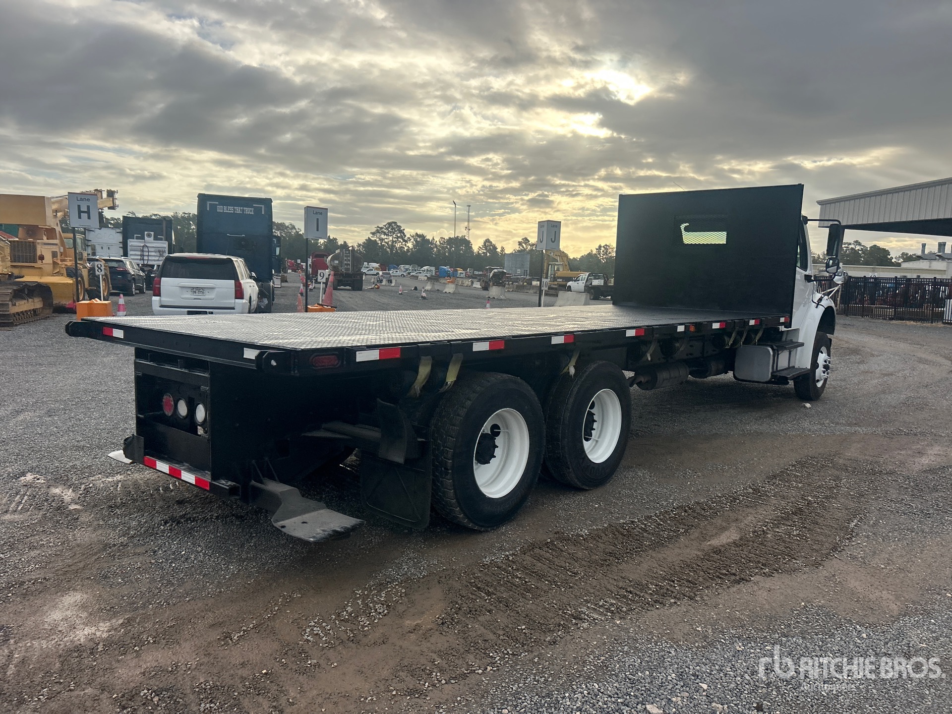 2015 Freightliner M2 106