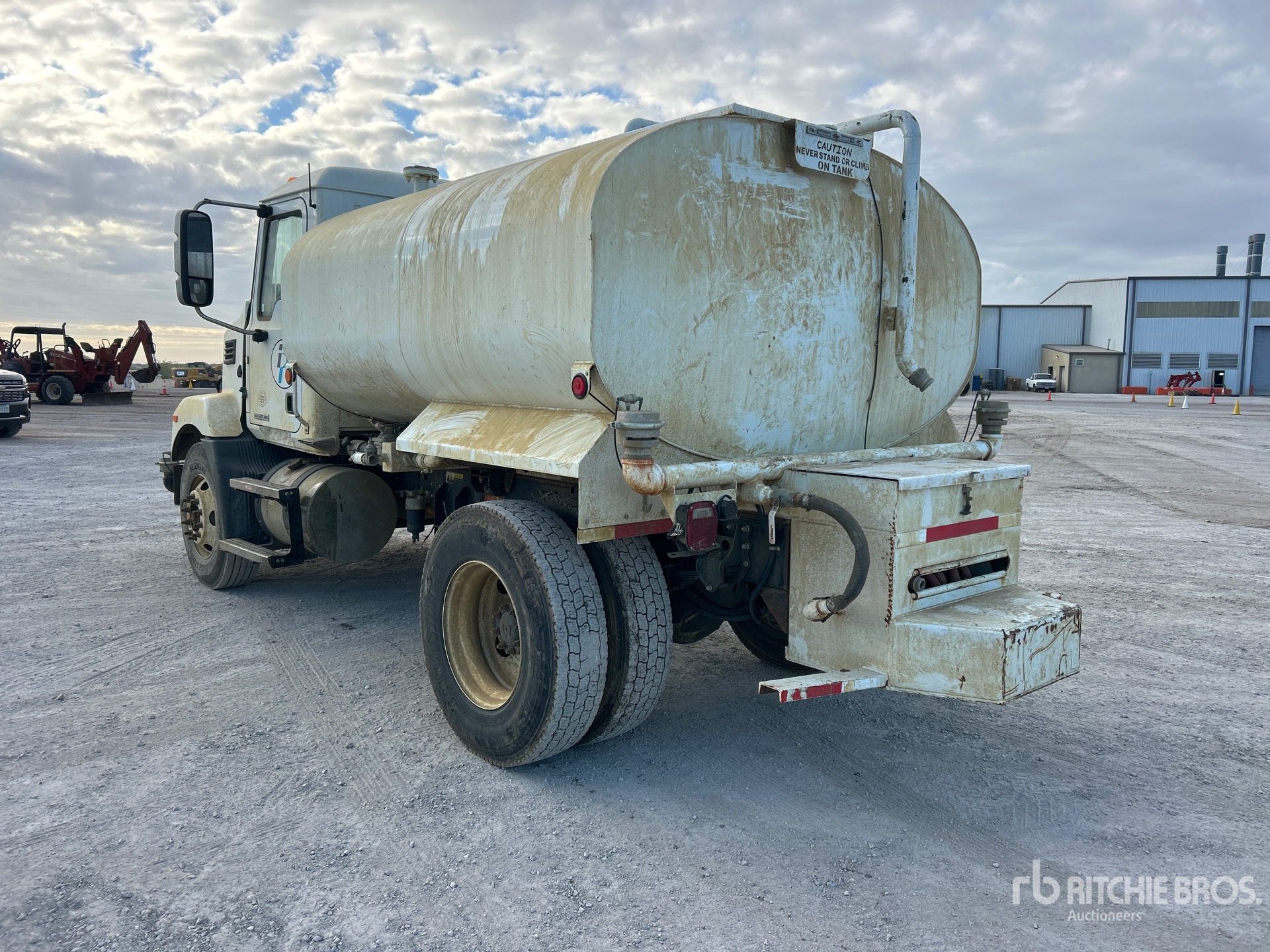 2023 Mack MD624R