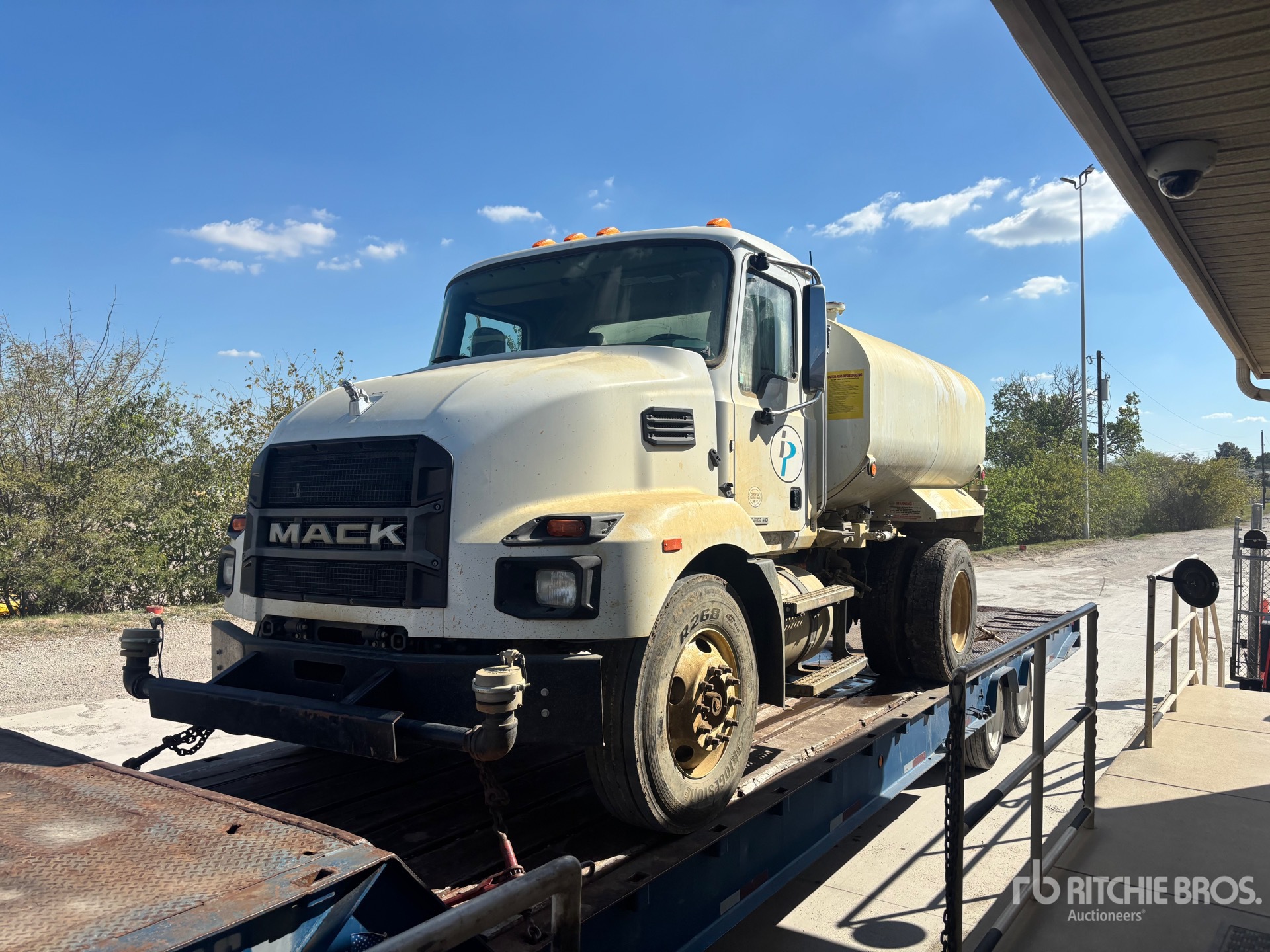 Photo of 2023 Mack MD624R