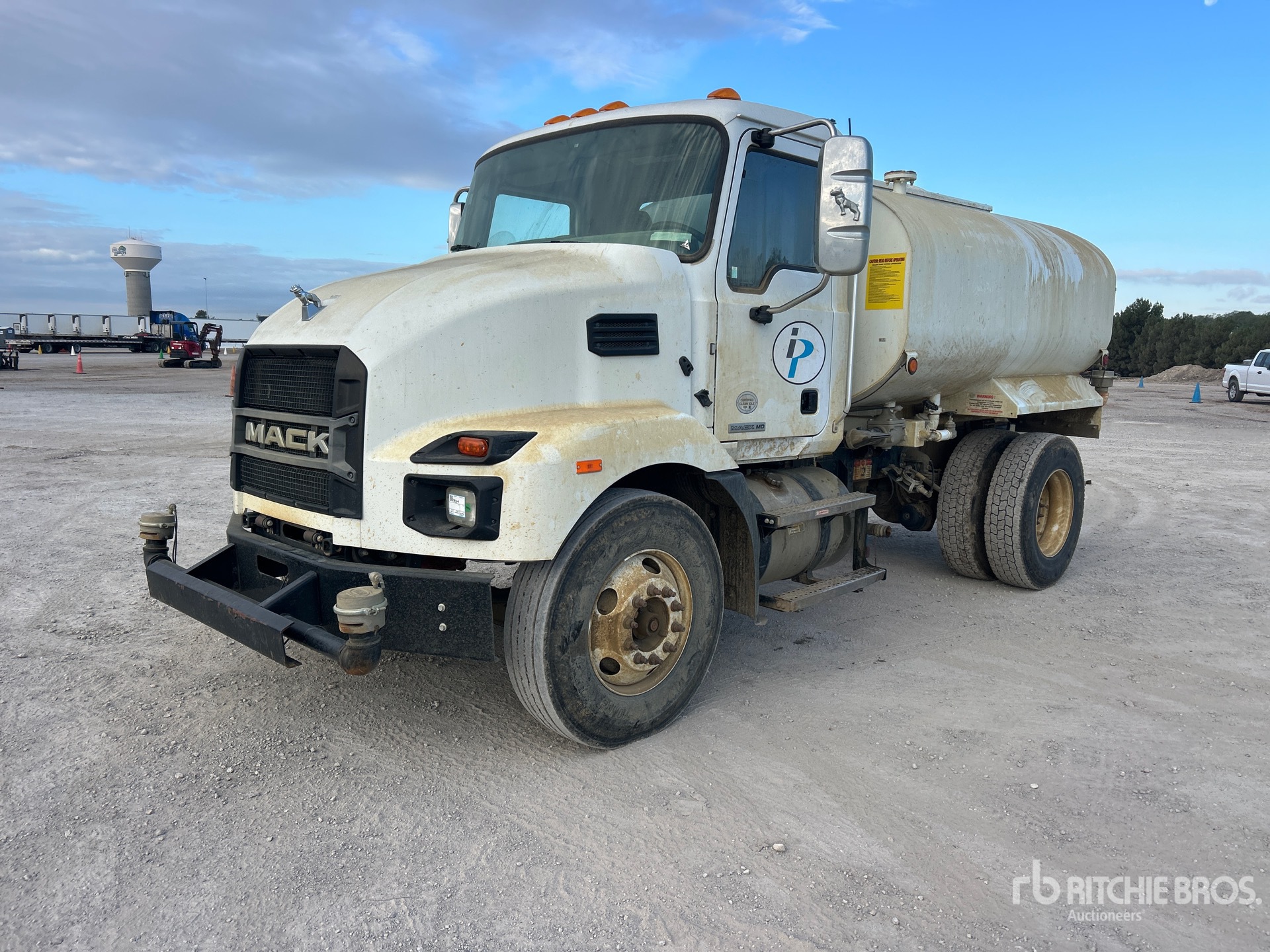 2023 Mack MD624R