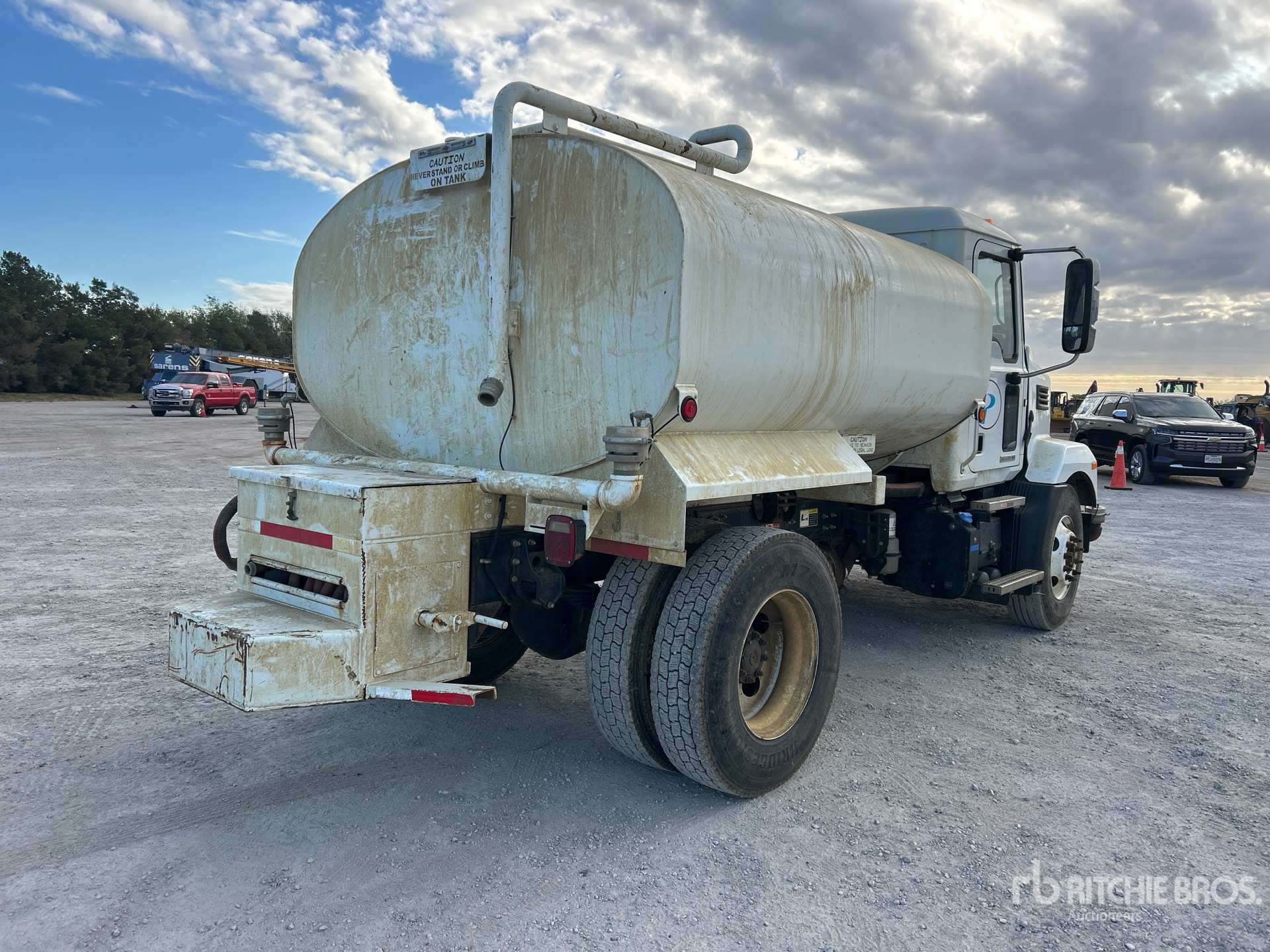 2023 Mack MD624R