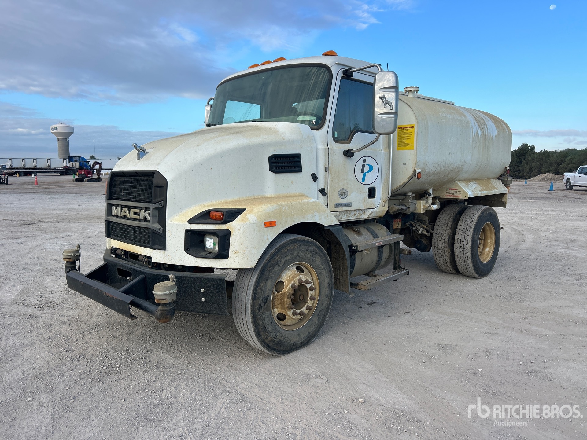 Photo of 2023 Mack MD624R