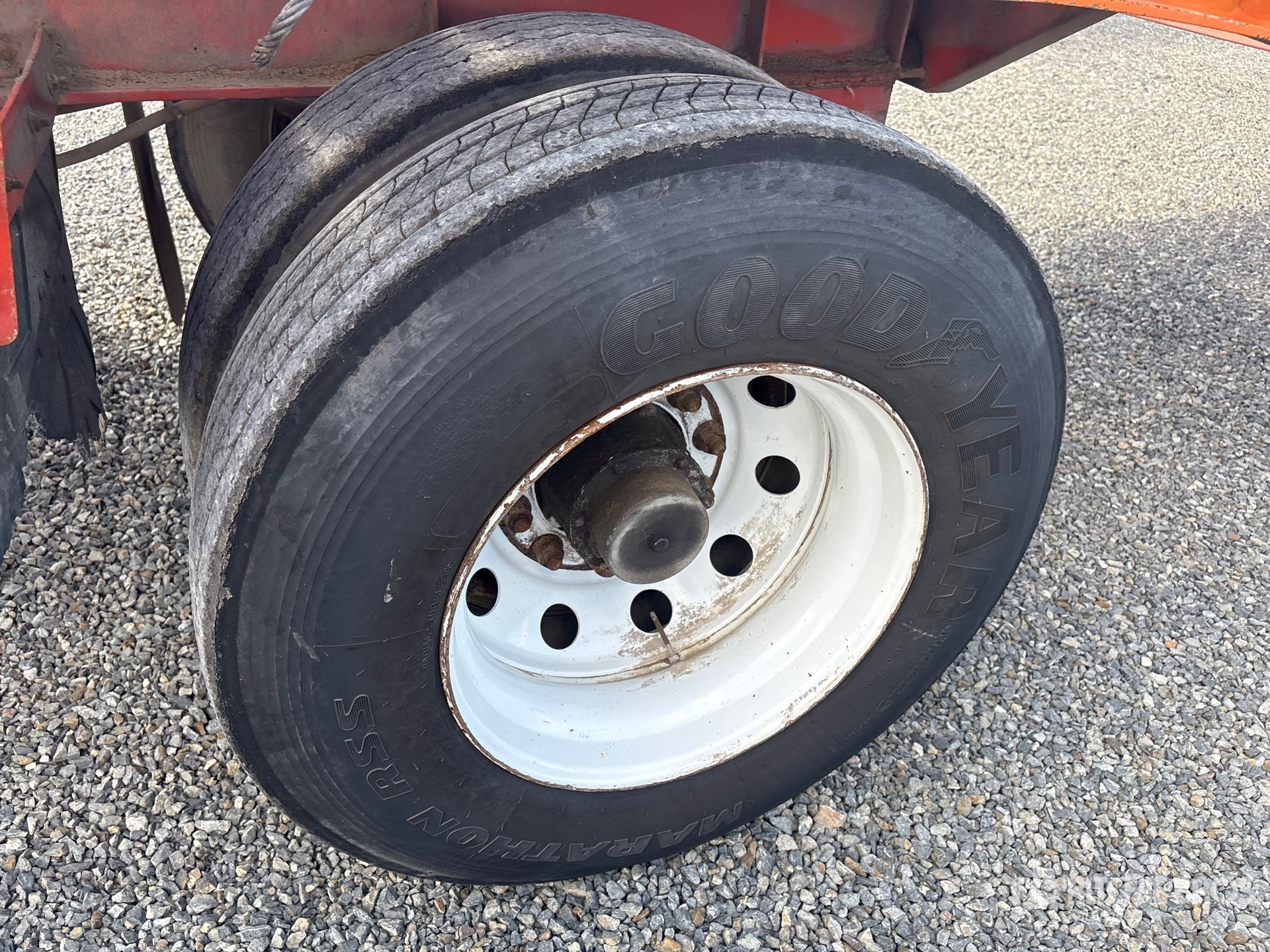 2010 Viking 47 FT T/A SPREAD AXLE