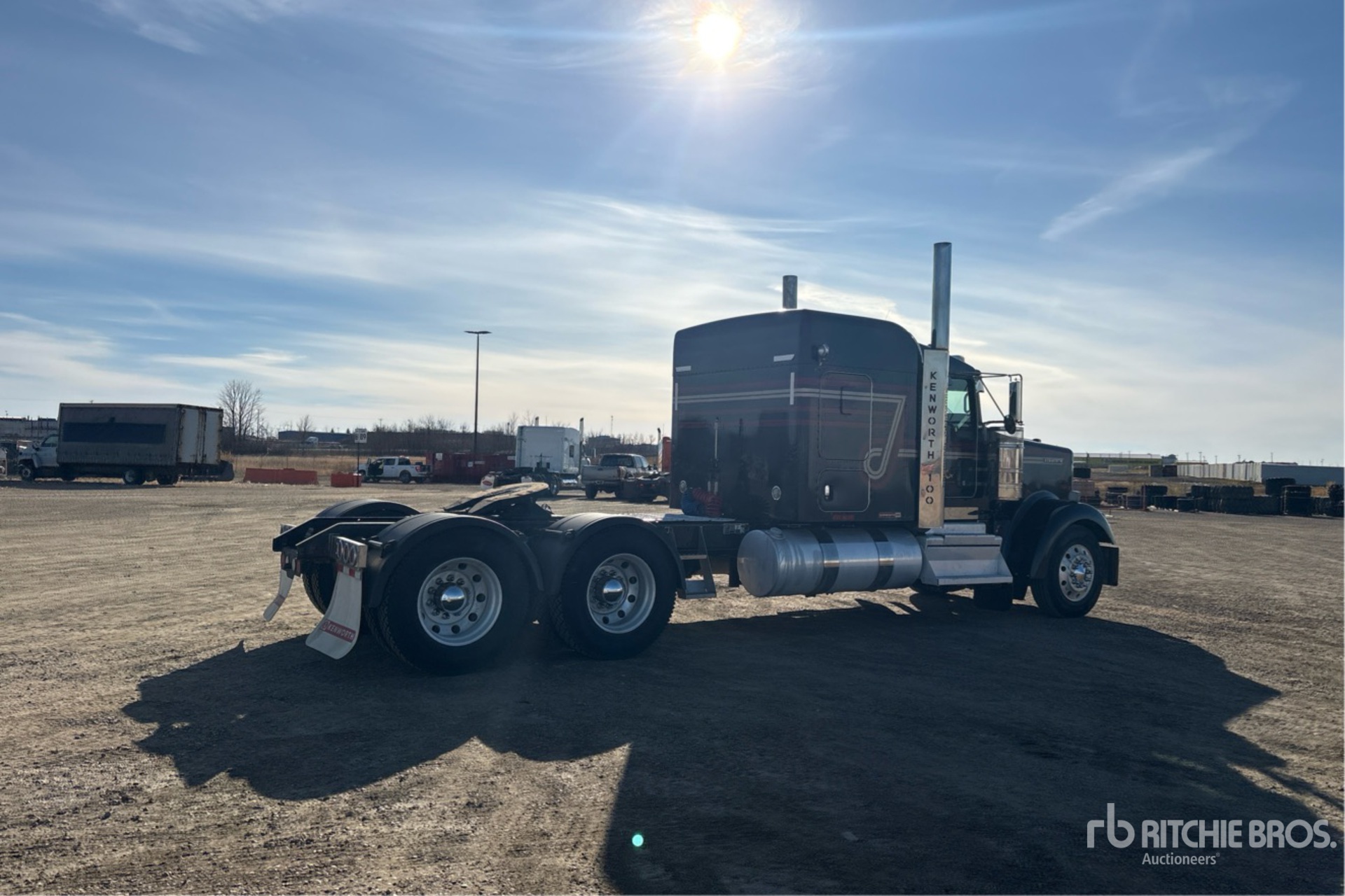2024 Kenworth W900