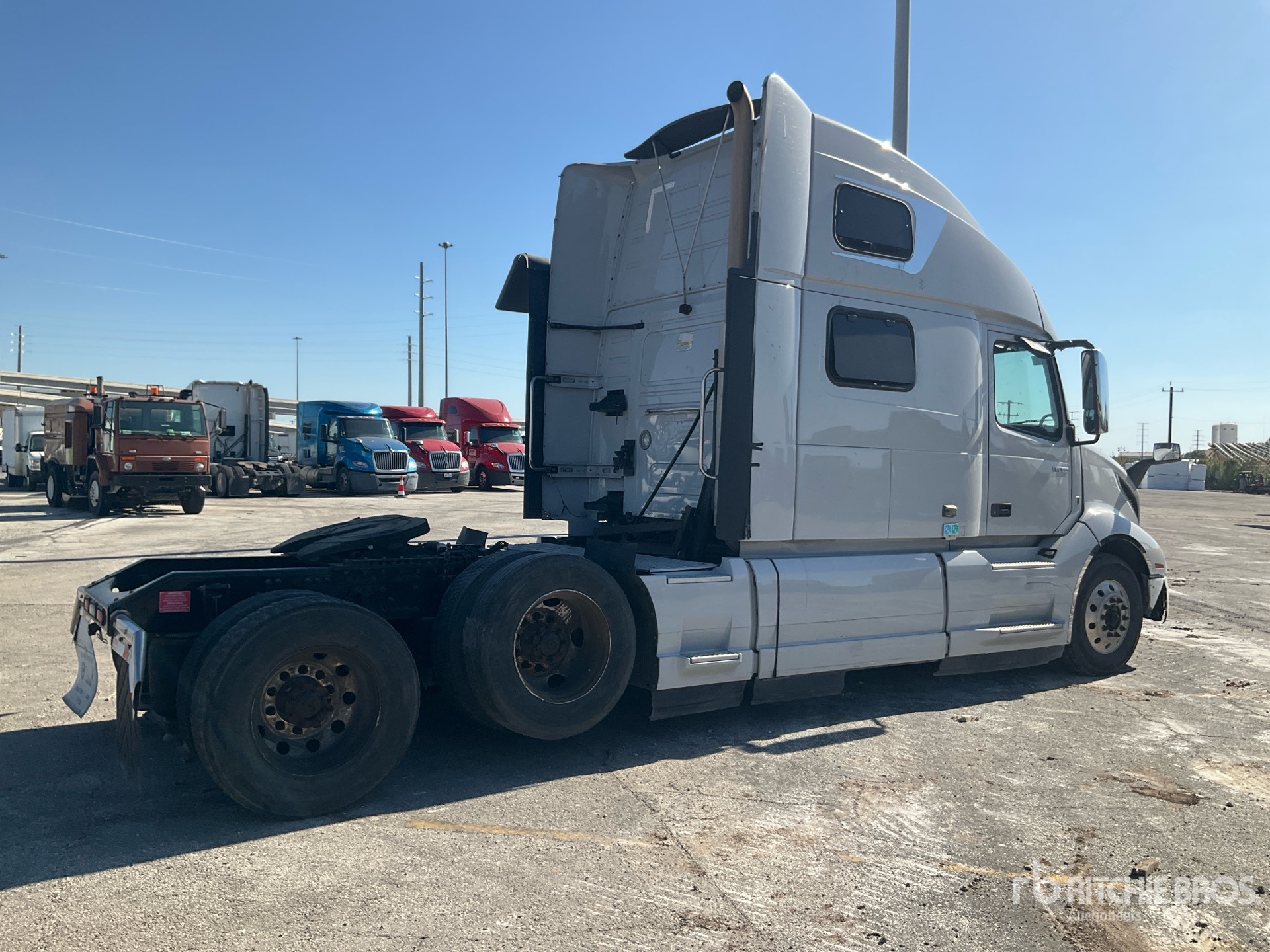 2022 Volvo VNL64T