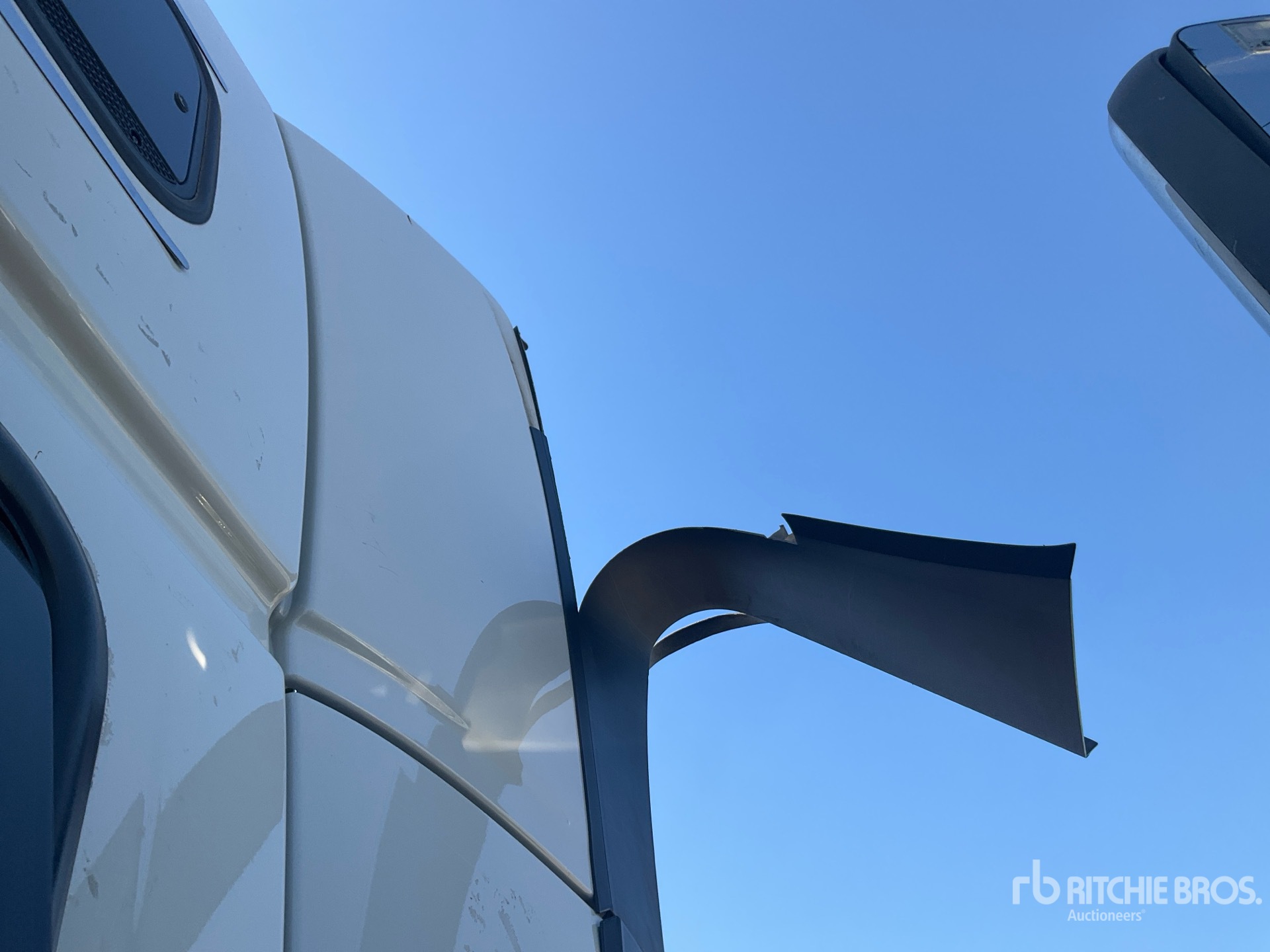 2022 Volvo VNL64T