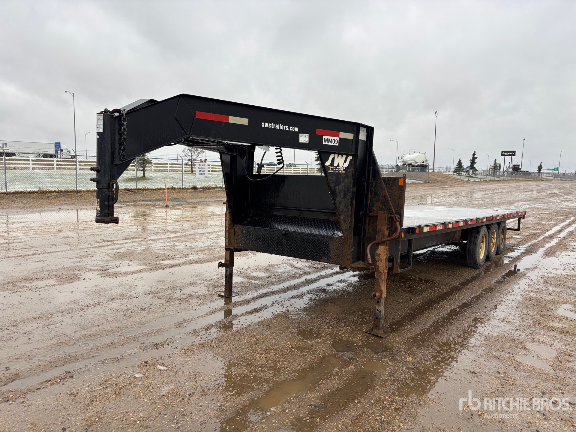 Photo of 2011 ABU 25 ft Tri/A Gooseneck