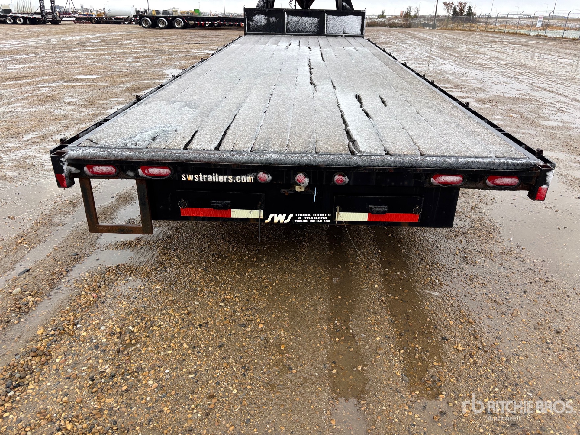 2011 ABU 25 FT TRI/A GOOSENECK