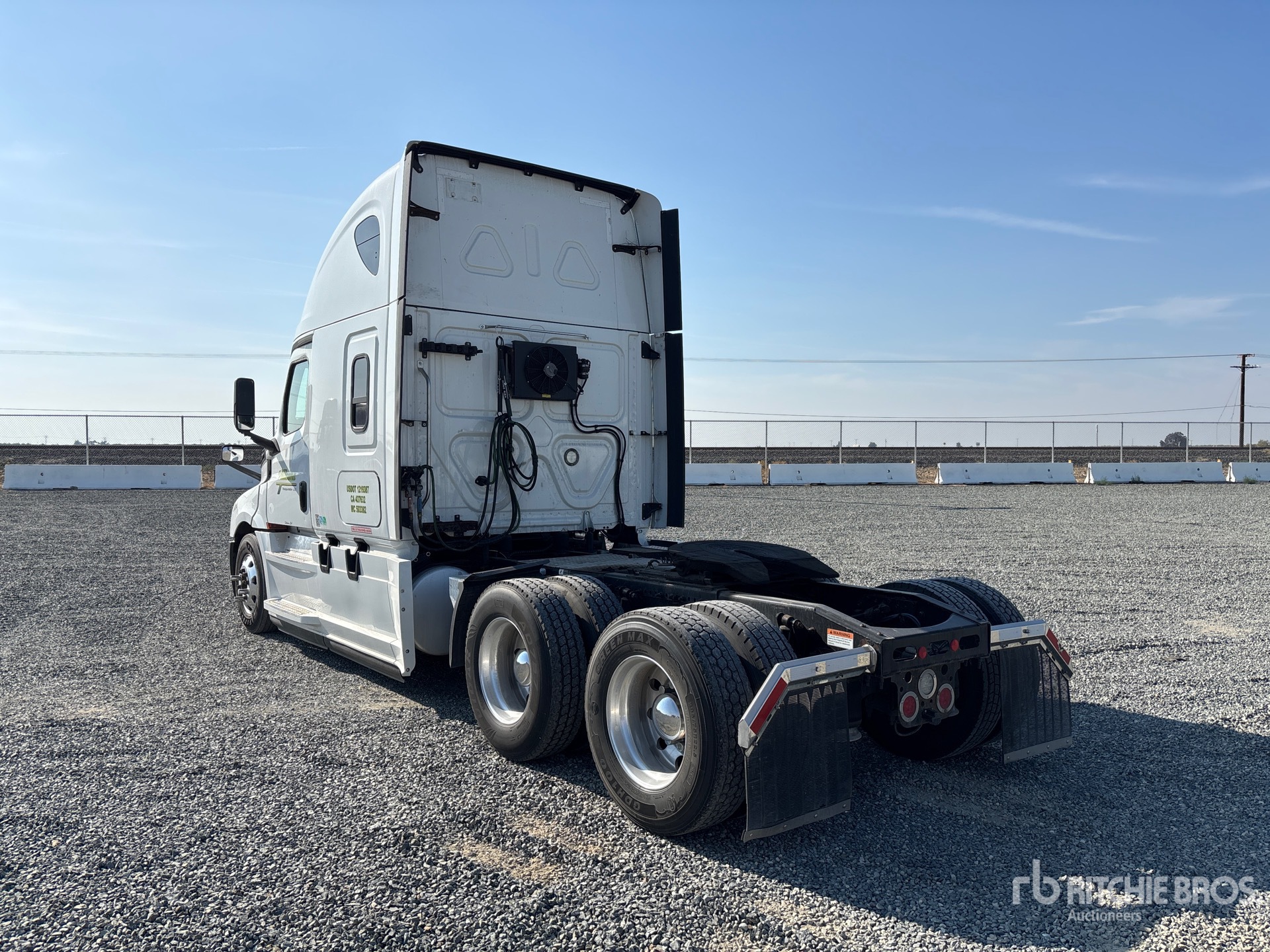 2020 Freightliner CASCADIA 126