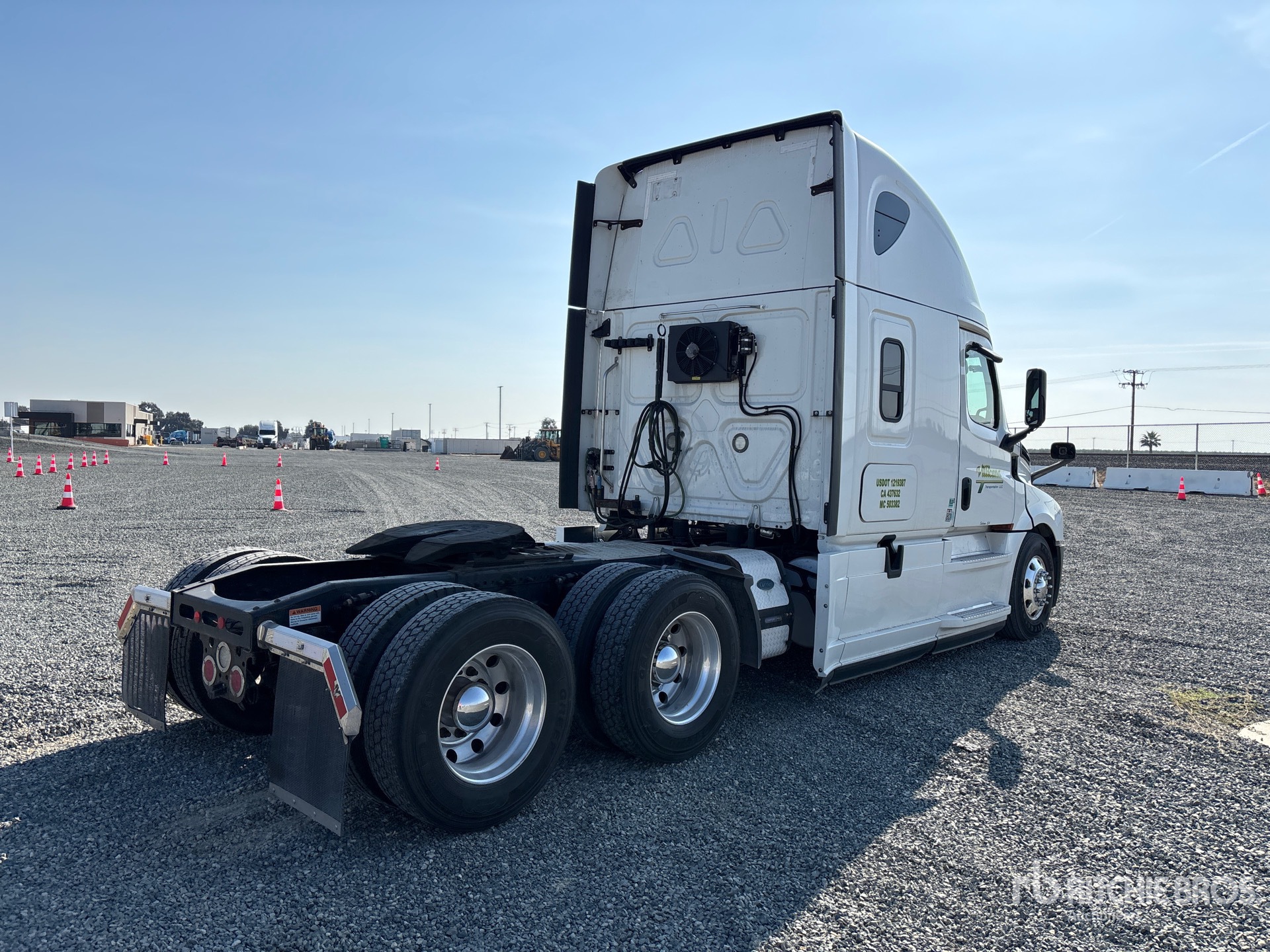 2020 Freightliner CASCADIA 126