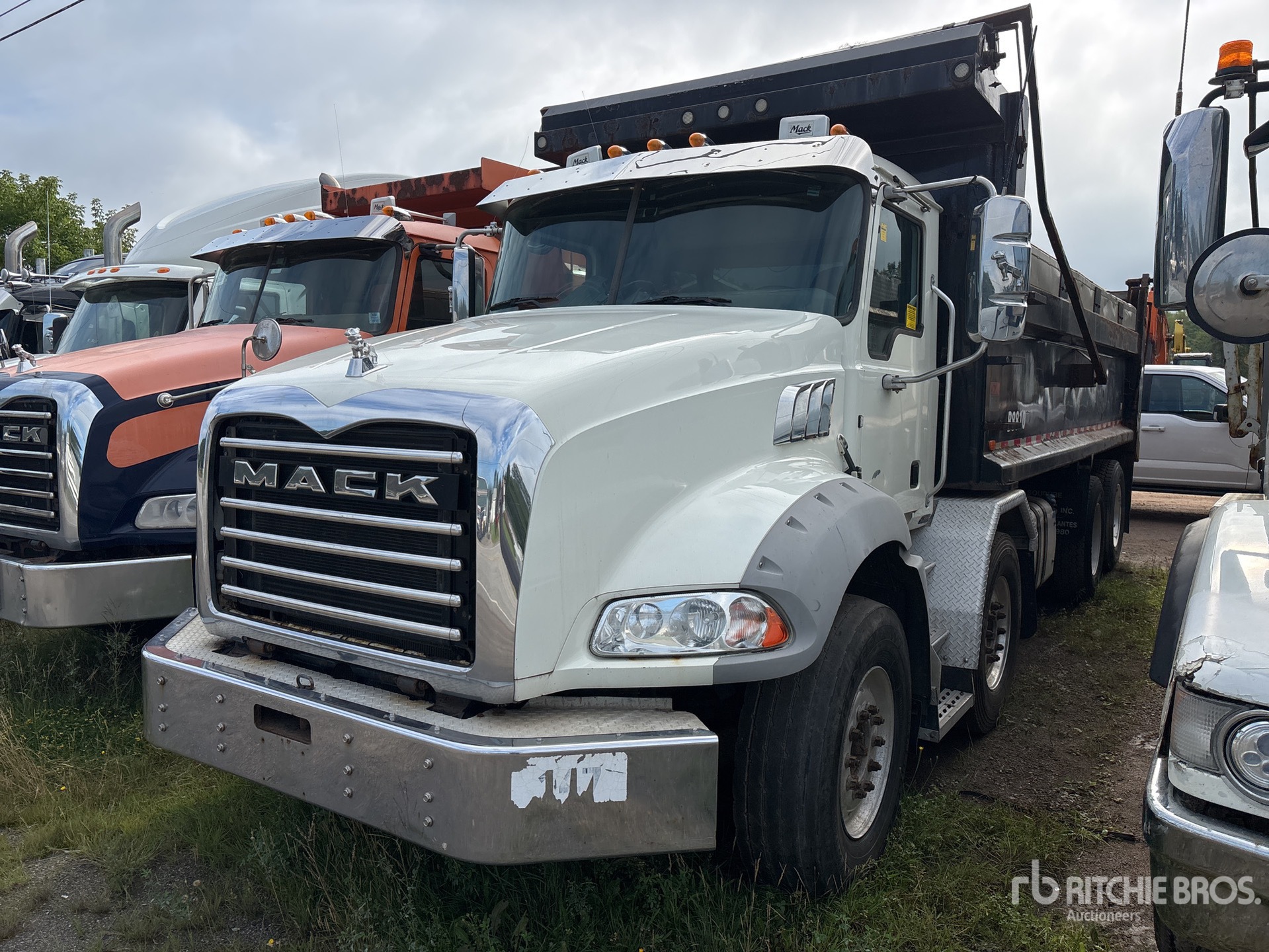 2016 Mack GU813