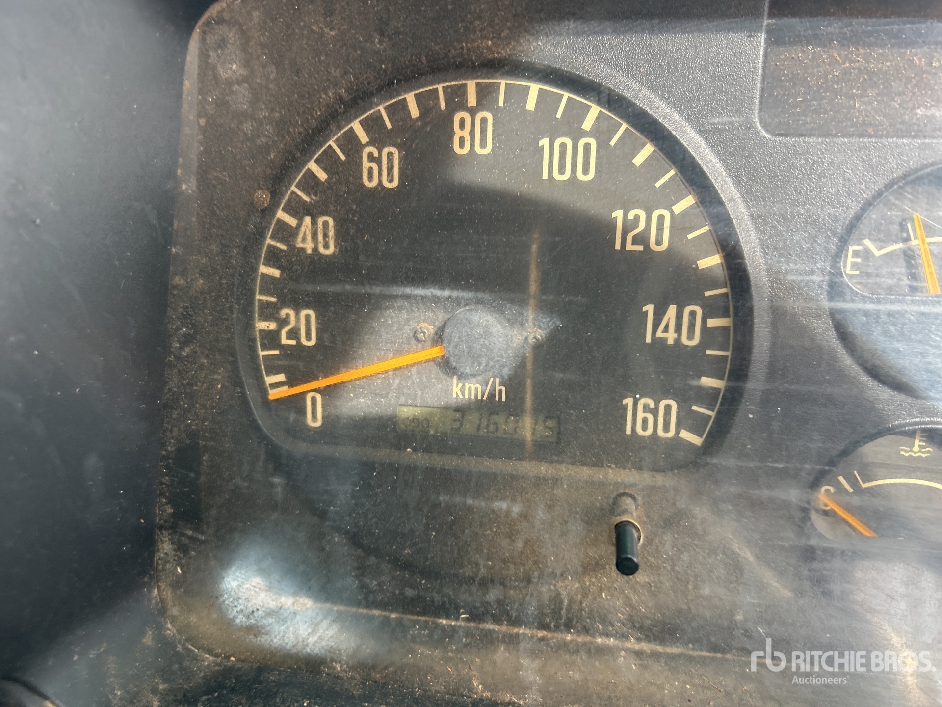 2004 Isuzu NPS 300