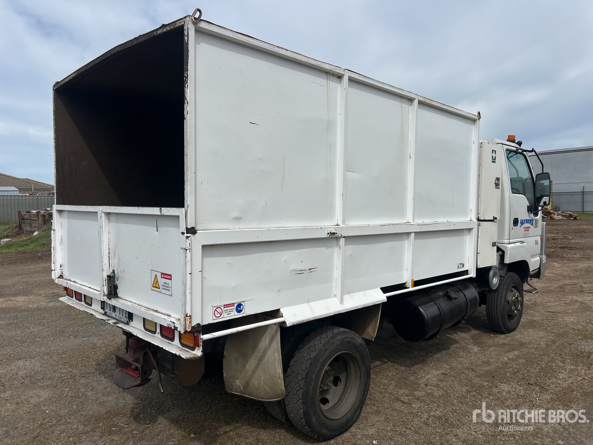 2004 Isuzu NPS 300