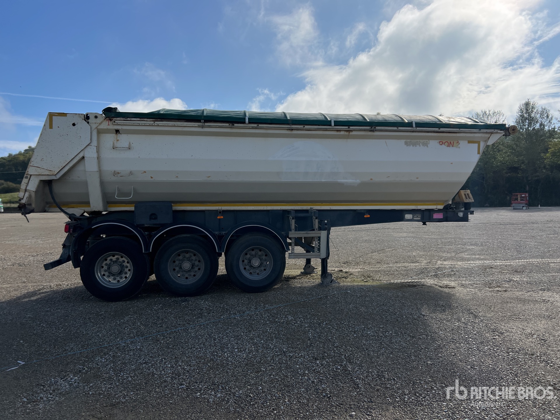 2014 BFG Tri/A Semi-Remorque Benne 3 Essieux