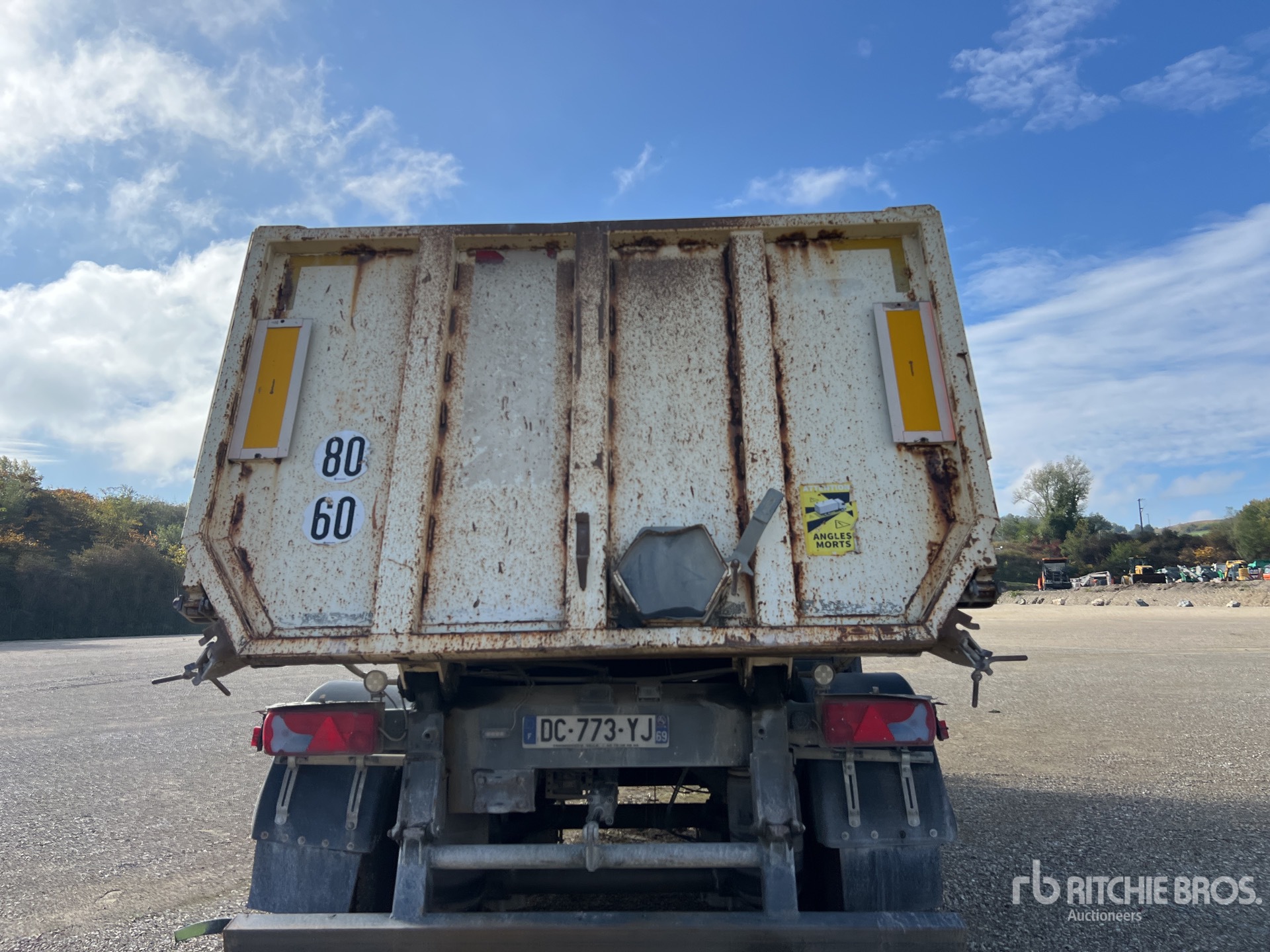 2014 BFG Tri/A Semi-Remorque Benne 3 Essieux