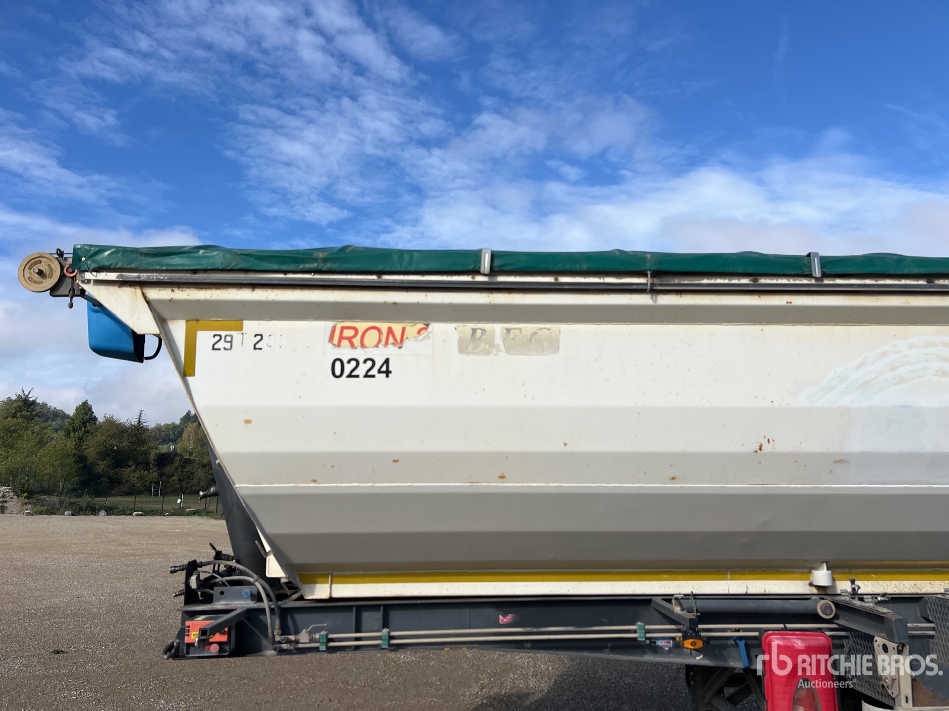 2014 BFG Tri/A Semi-Remorque Benne 3 Essieux