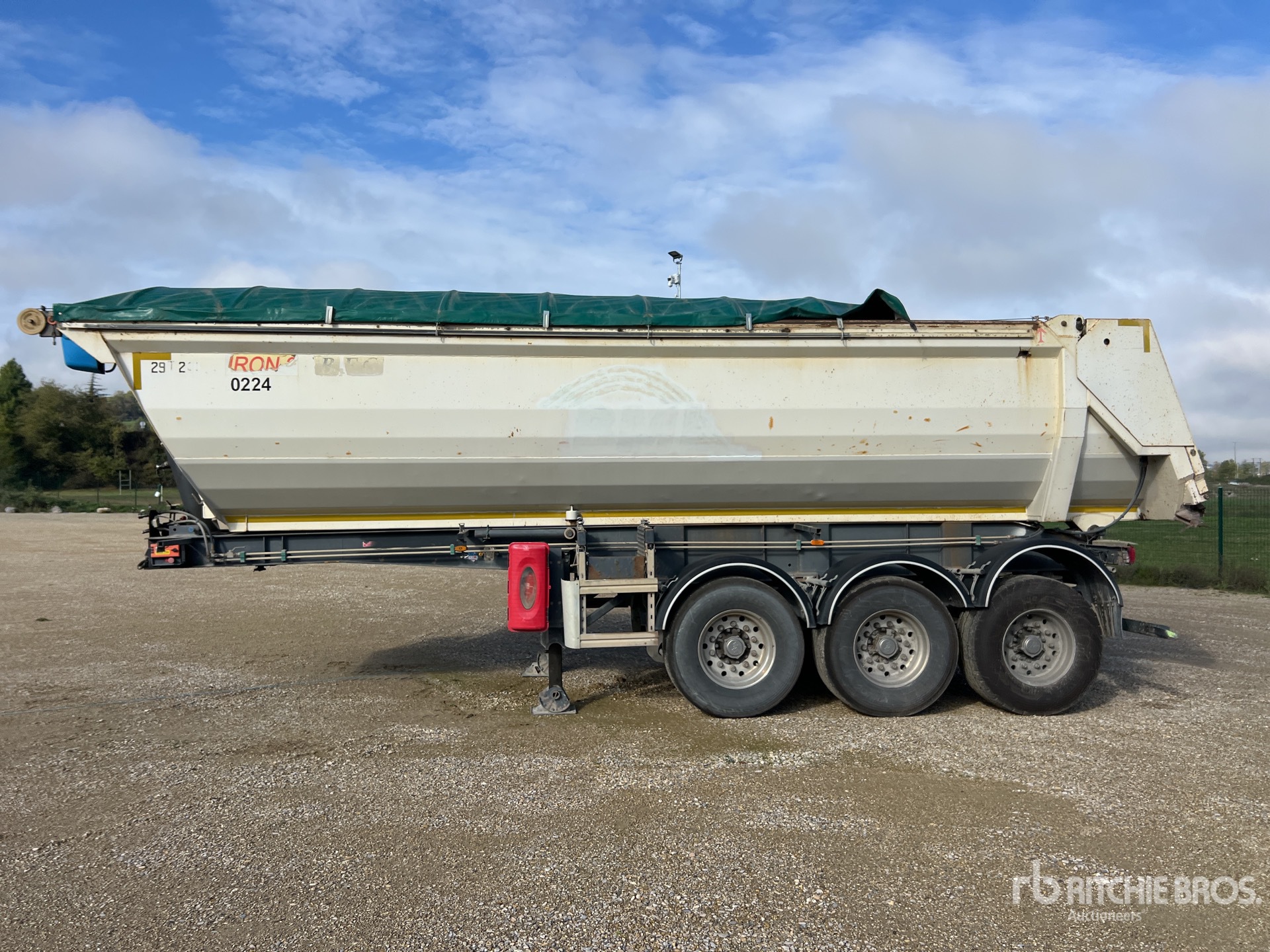 2014 BFG Tri/A Semi-Remorque Benne 3 Essieux