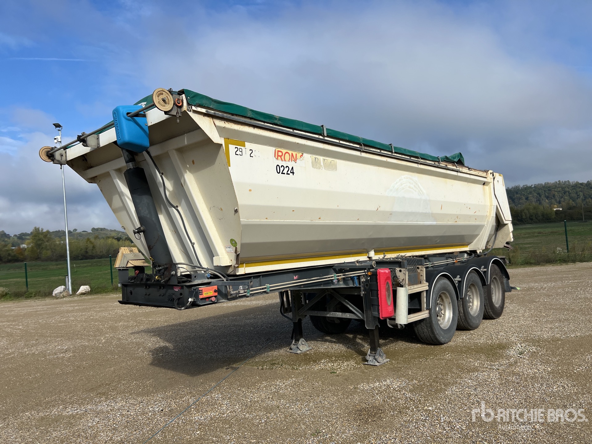 2014 BFG Tri/A Semi-Remorque Benne 3 Essieux
