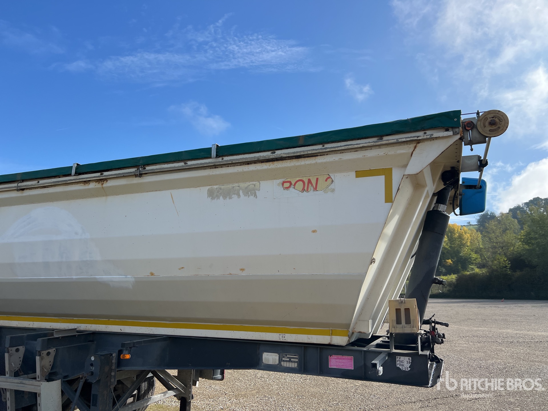 2014 BFG Tri/A Semi-Remorque Benne 3 Essieux