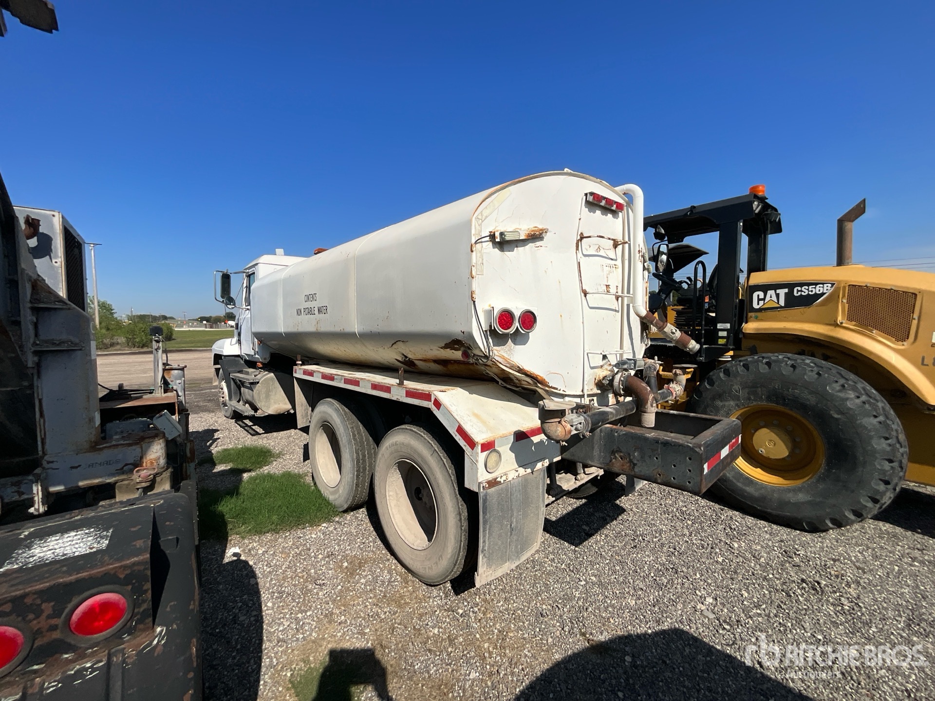 2001 Mack CL700