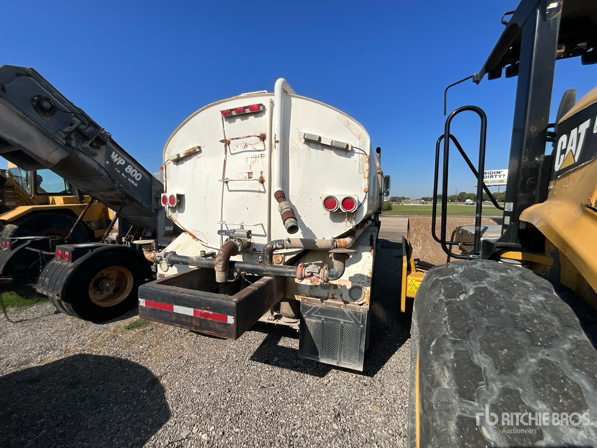2001 Mack CL700