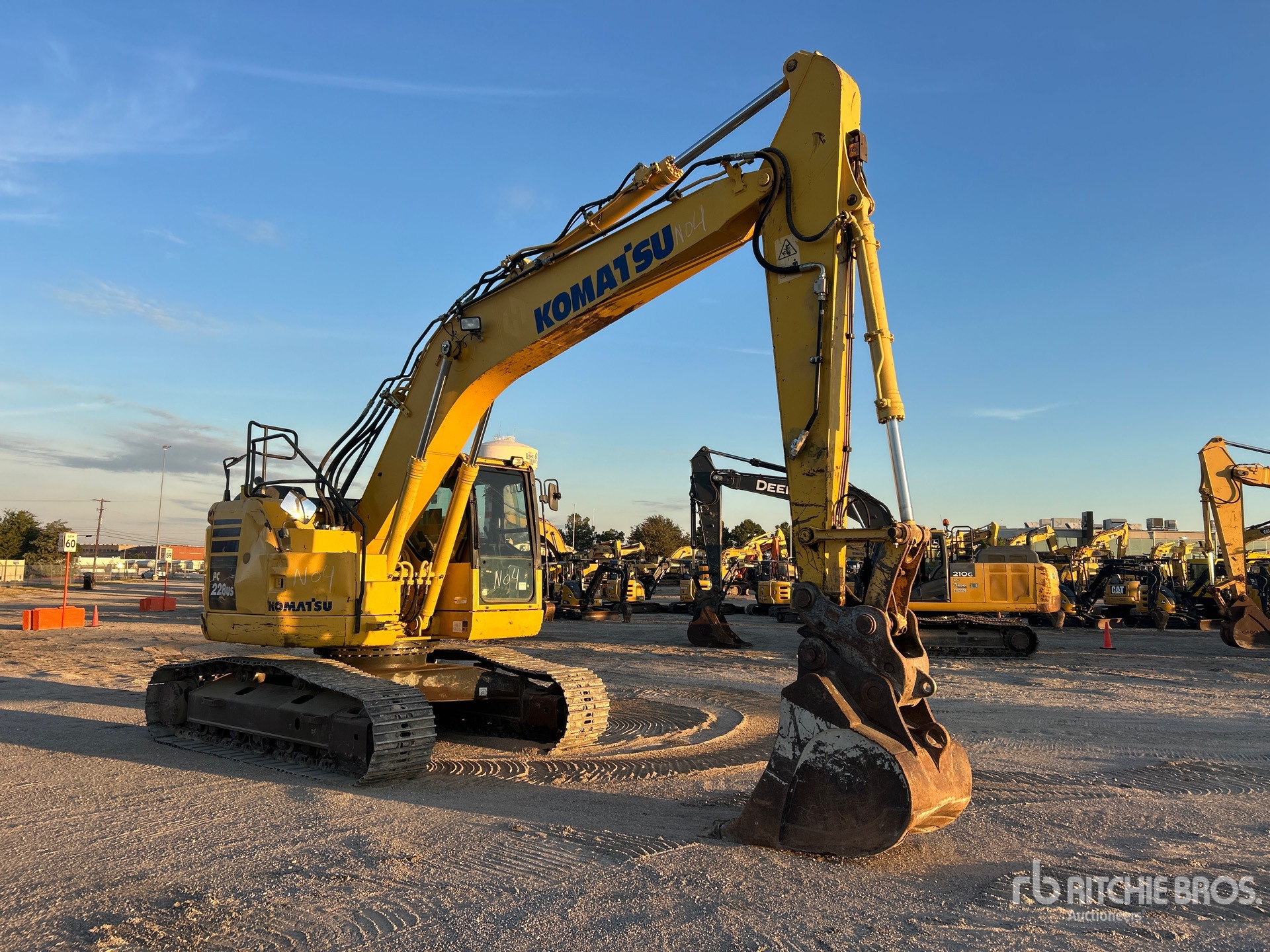 2014 Komatsu PC228US-10
