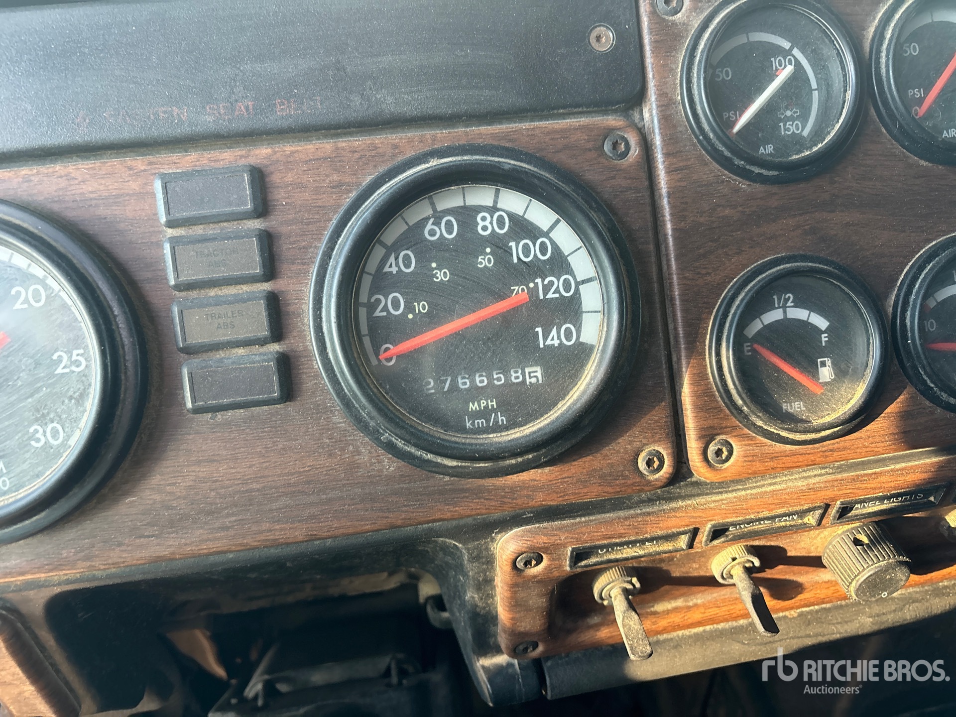 2008 Freightliner FLD 120SD