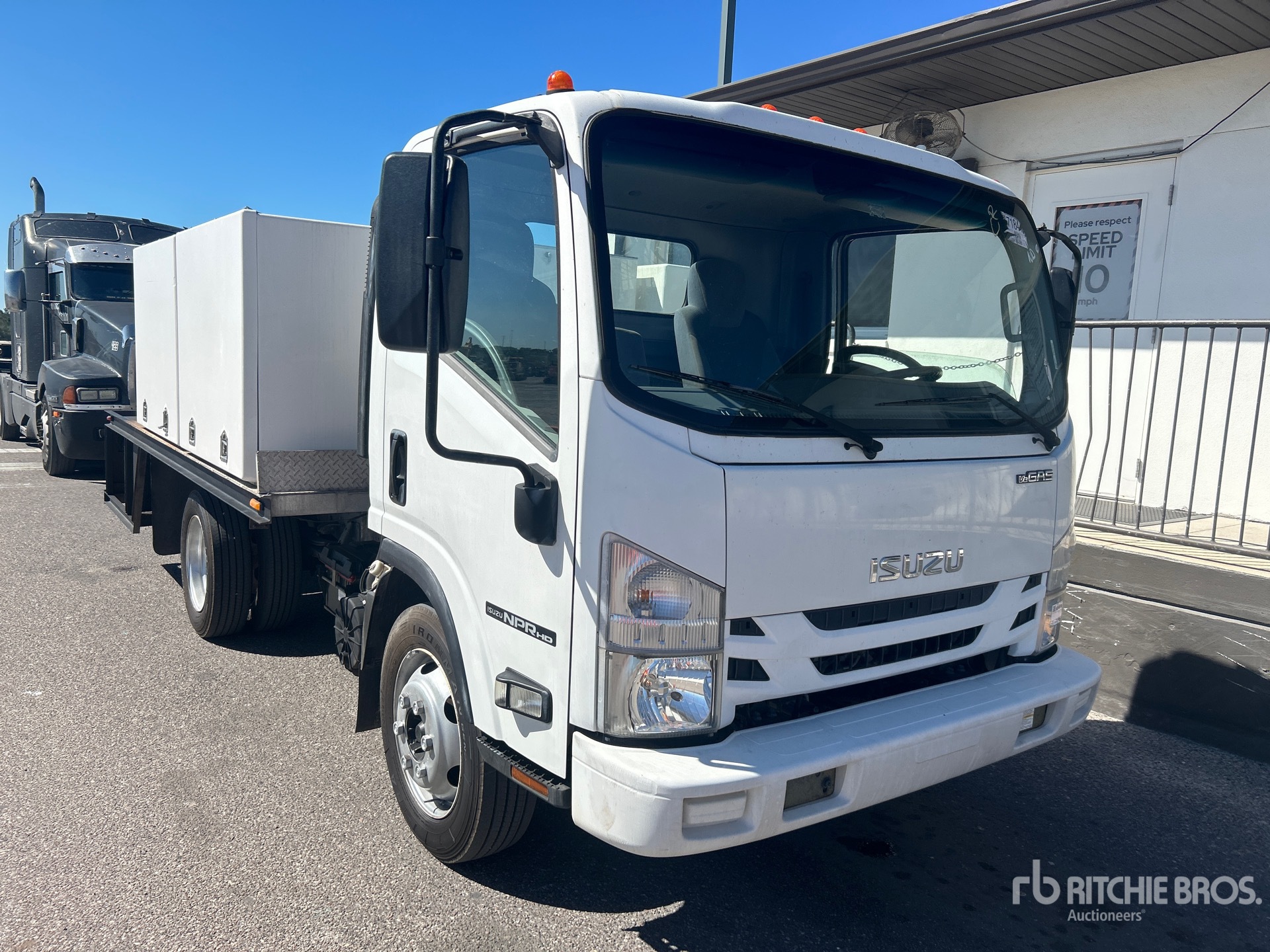 2016 Isuzu NPR HD