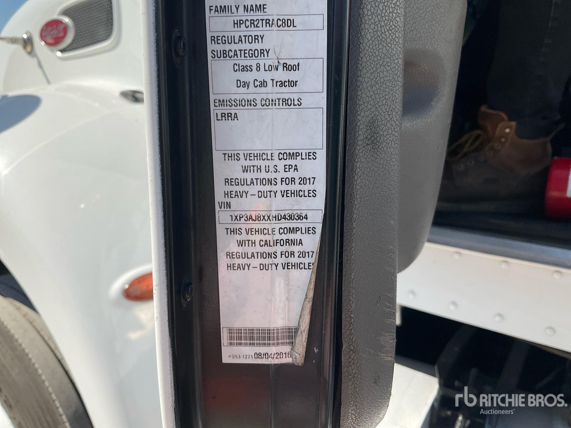 2017 Peterbilt 348