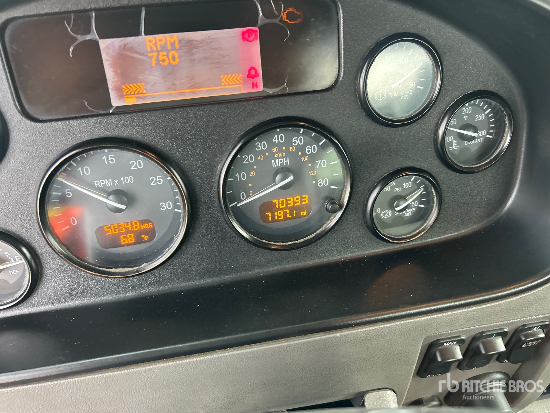 2017 Peterbilt 348