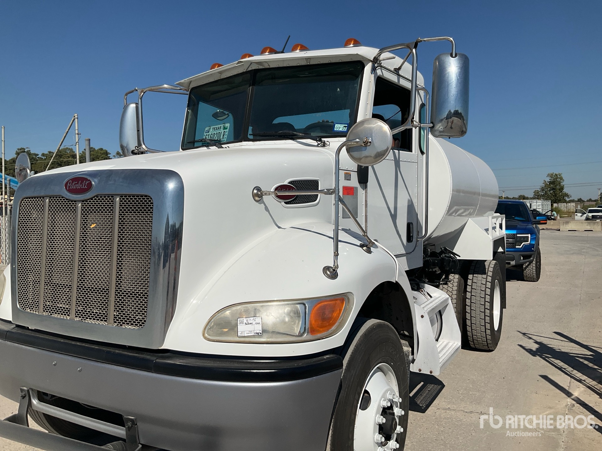 2017 Peterbilt 348